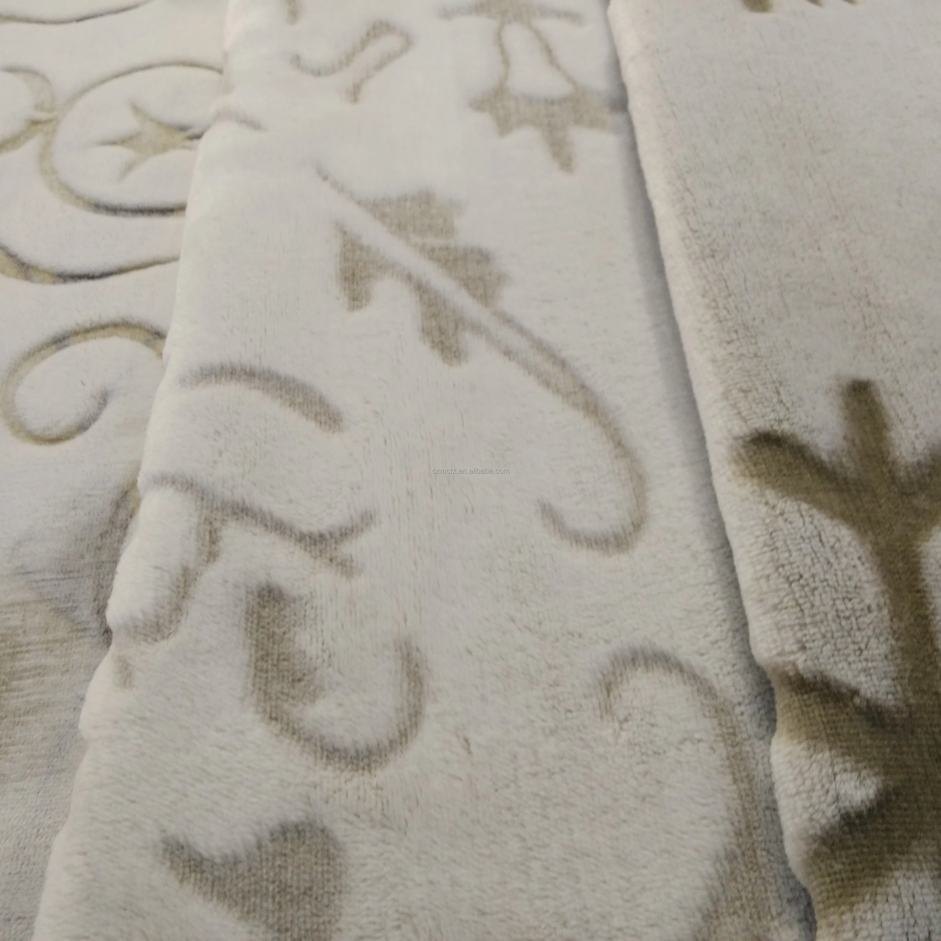 100% Polyester Hight Quality Flower Design Cutting Super Soft Flannel Velvet Fabric For Baby Blanket and  Bedding Sets