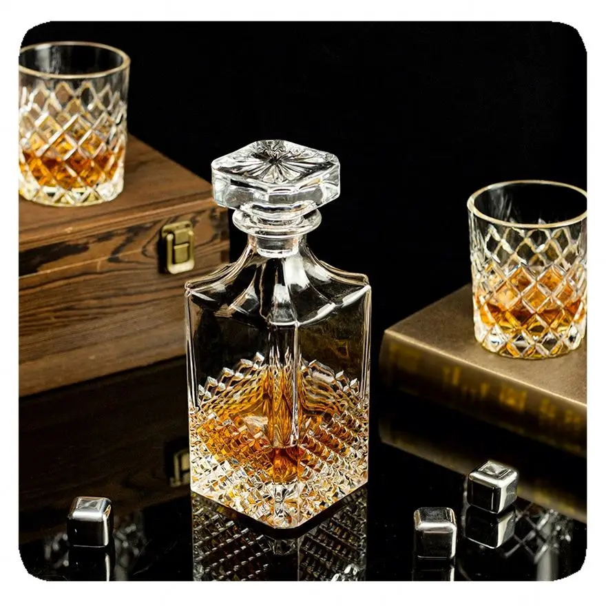 New Wholesale Lead-Free Crystal Glass Engraved 750 ML Diamond Whiskey Decanter with Glass Stopper 2024