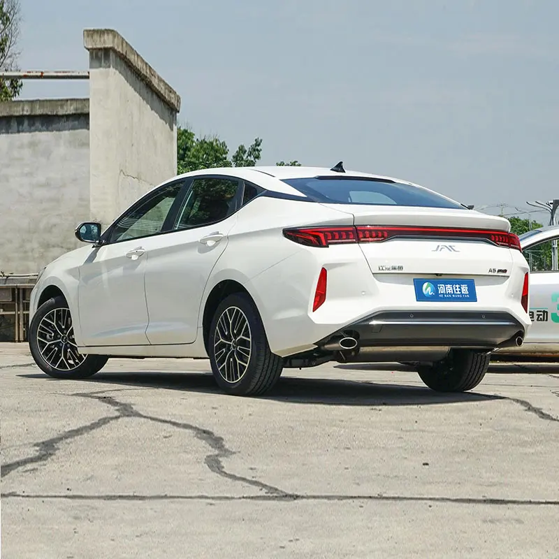 Jac A5 Plus автомобильный китайский компактный автомобиль Jianghuai 2023 5-дверный 5-местный хэтчбек спортивный