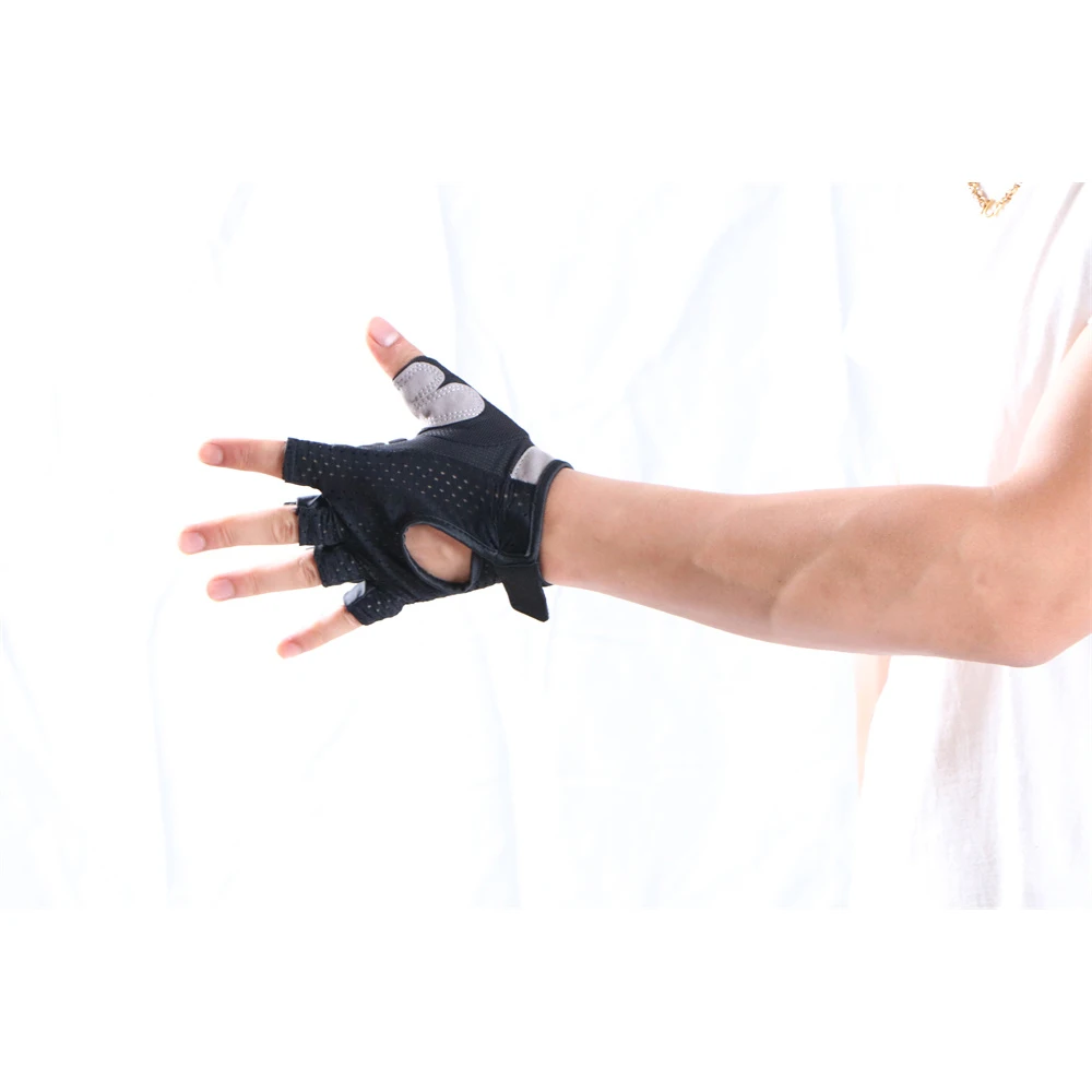 New Listing Customizable Profesional Adjustable Half Finger Outdoor Sports Gloves for Training