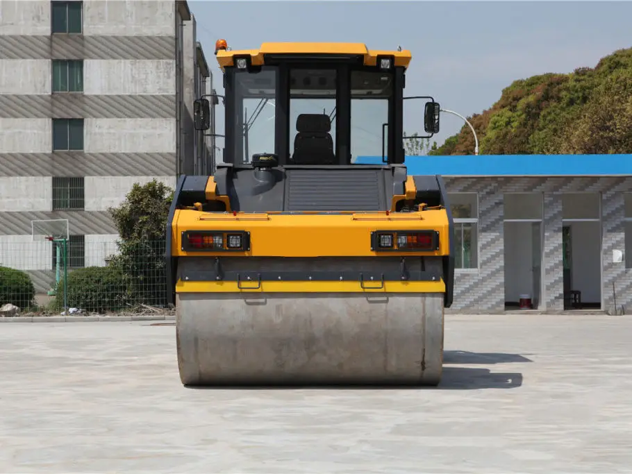 Chinese Brand Xp303K Multi Tyre Roller Price Of Road Roller 6118E