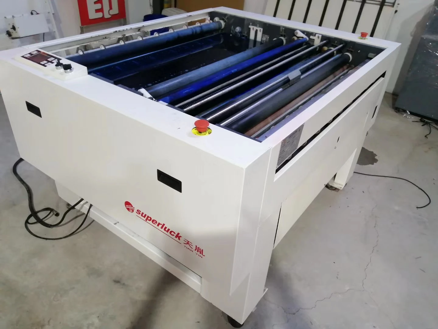  Используется компьютер UV CTP для создания пластин
