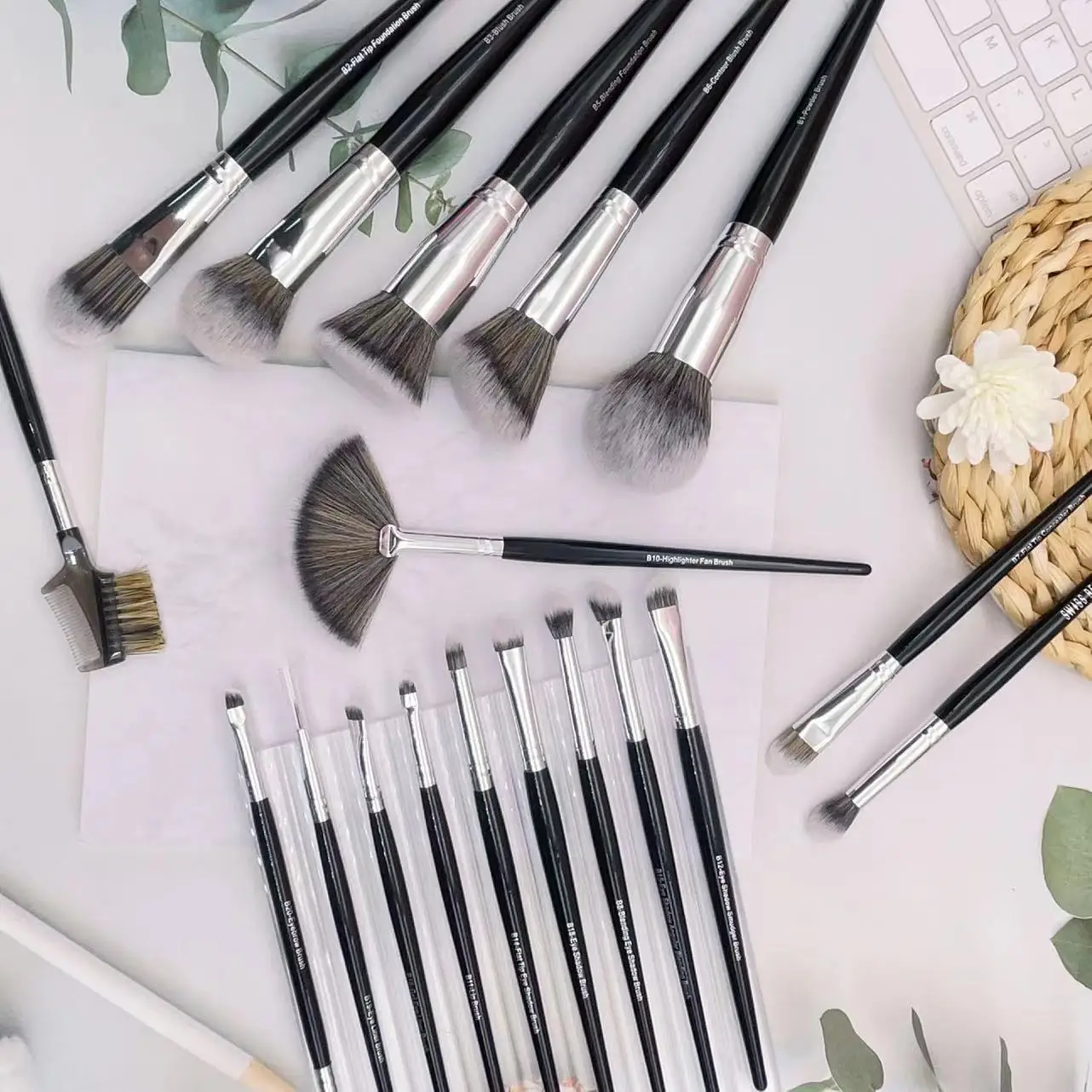 YRX Spot Stock Black Wood Handle 7/12/18 Pcs Available Alternative Professional Factory Outlet Beauty Tools Custom Makeup Brush