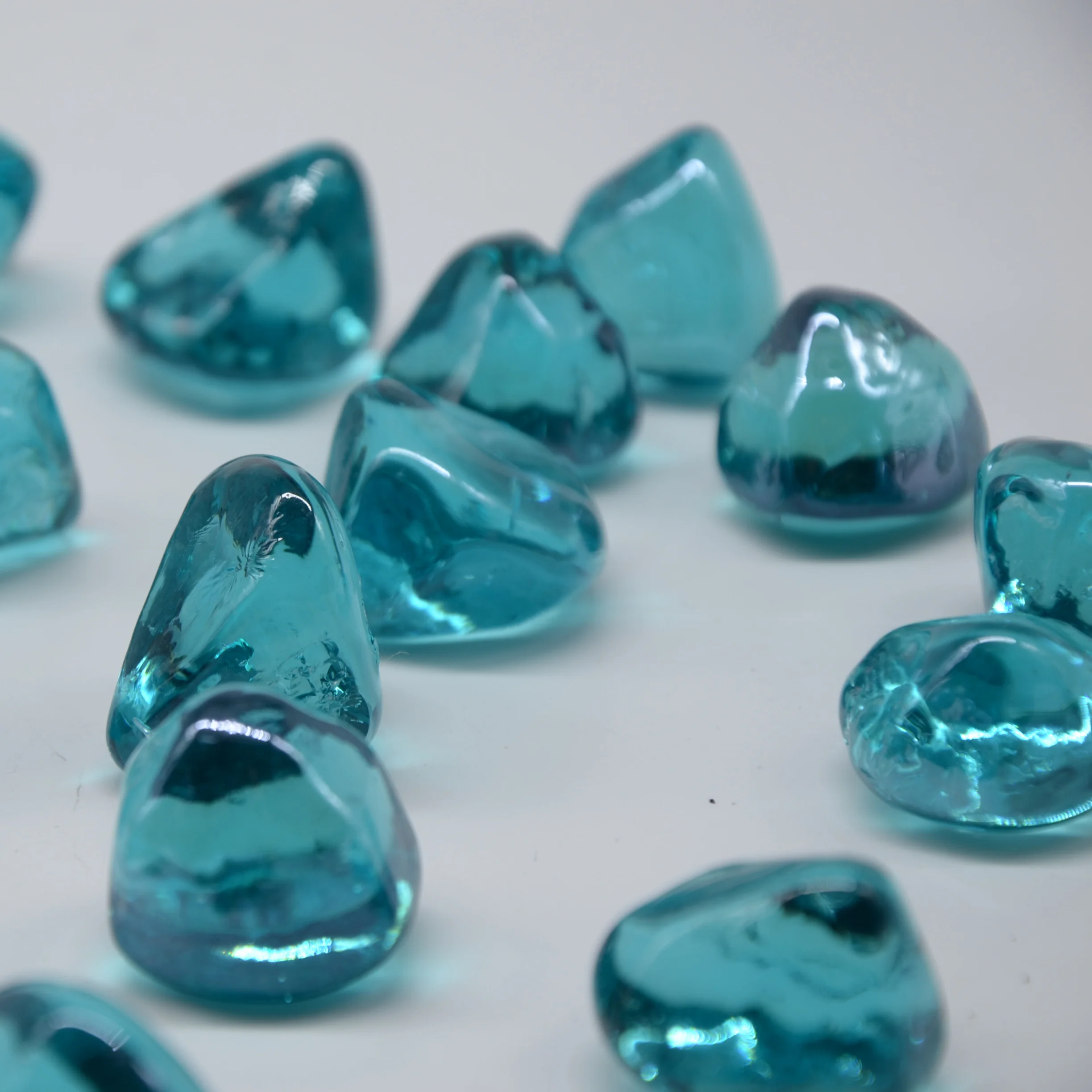 Производитель бриллиантовых камней небесно-голубого цвета стеклянные камни для камина и озеленения сухих