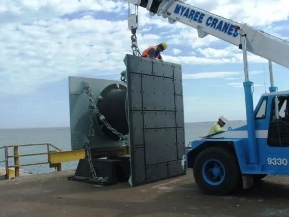 ZC1000H 1000*1500*1350mm Black Color Boat Of Cone Shape Tug Rubber Fender