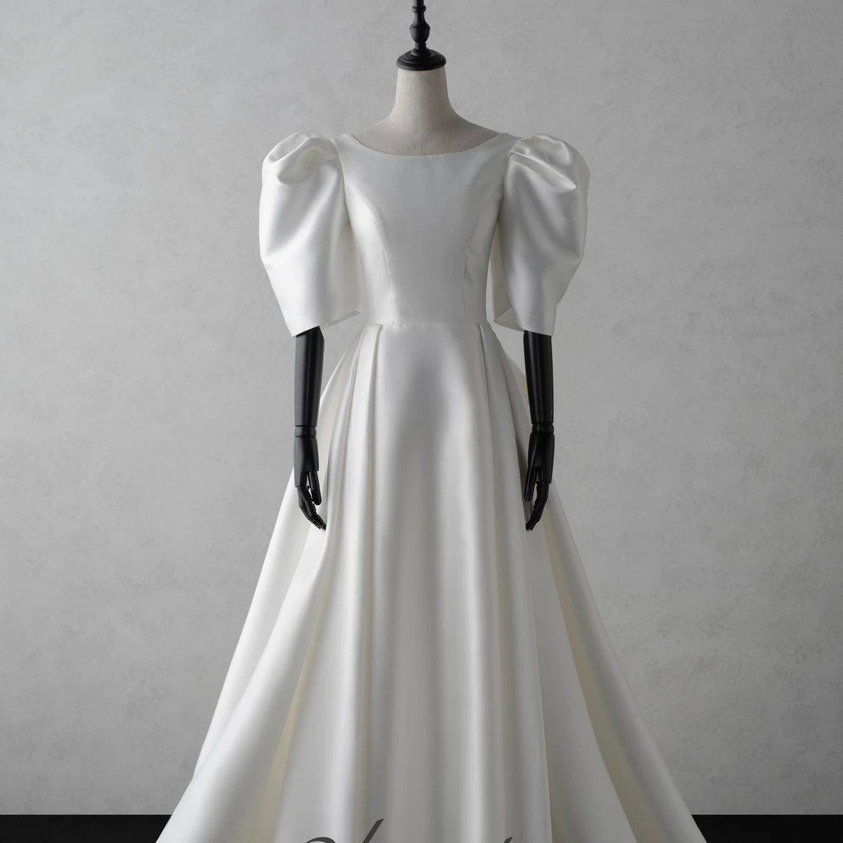 New Collection Vintage White Ivory Satin Wedding Dress for Women Short Puffy Sleeves A Line Bridal Gowns 2022