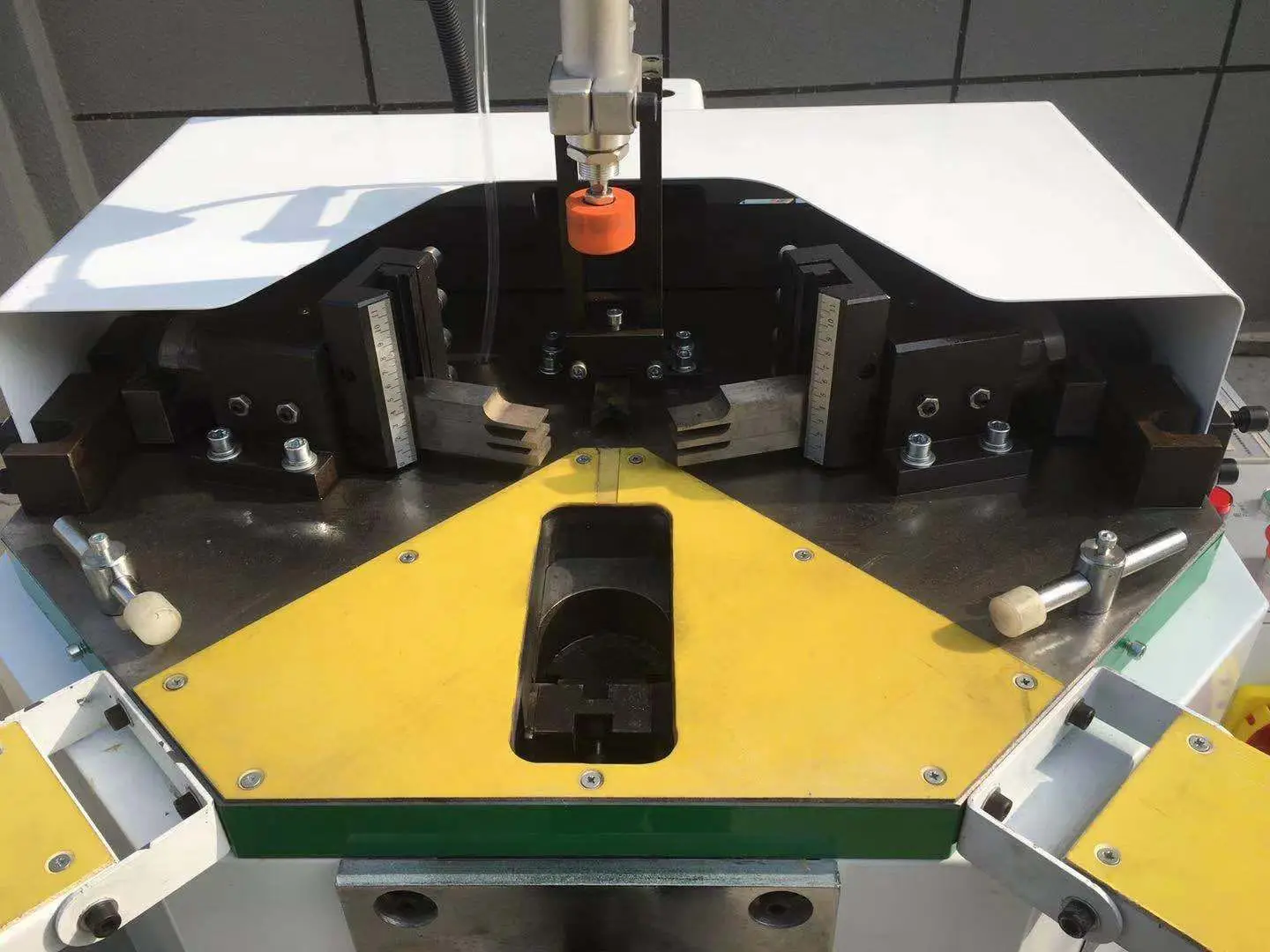 High-efficient Crimping Corner Machine for Aluminum Window