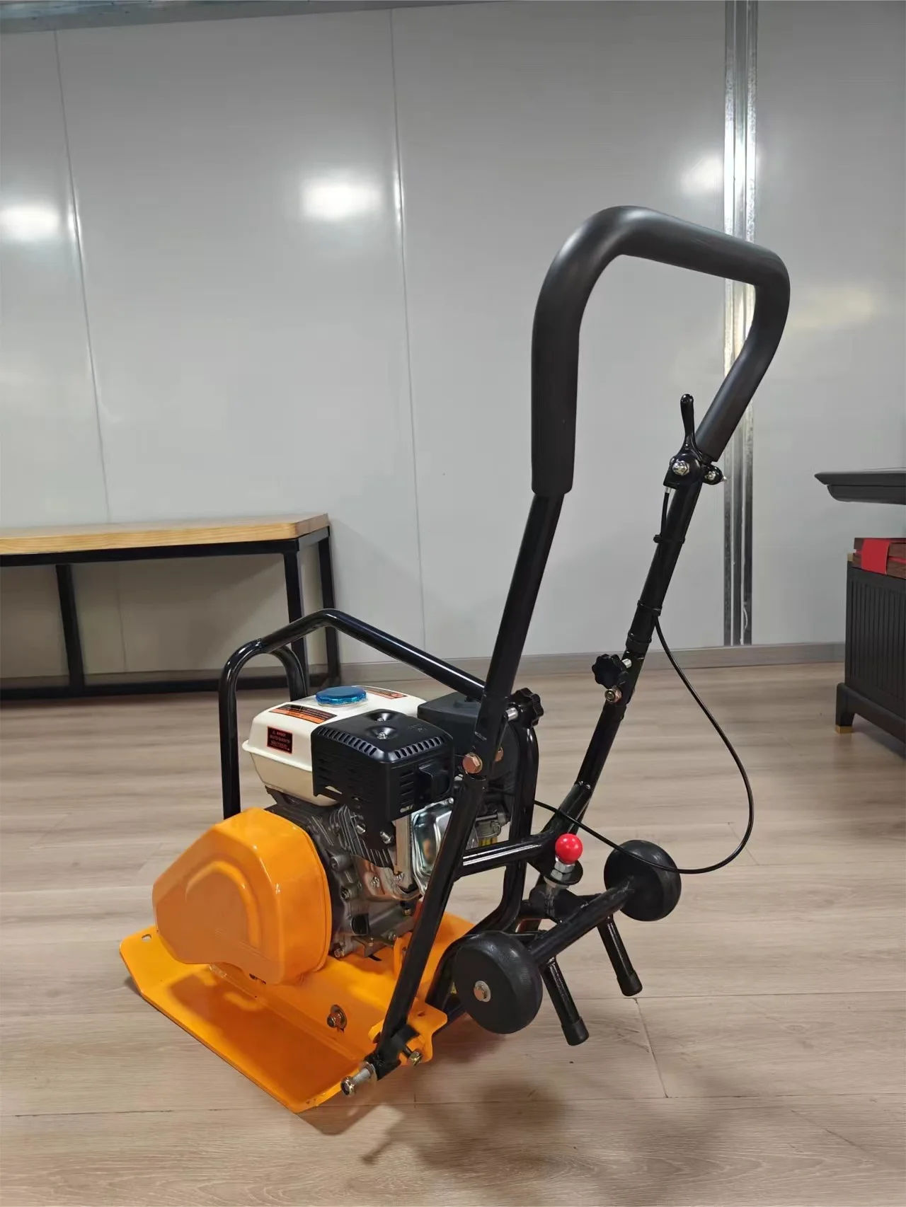 Wholesale Heavy Duty Plate Compactor with 65kg Suitable for Roadbed Compaction or Asphalt Surfacing Work