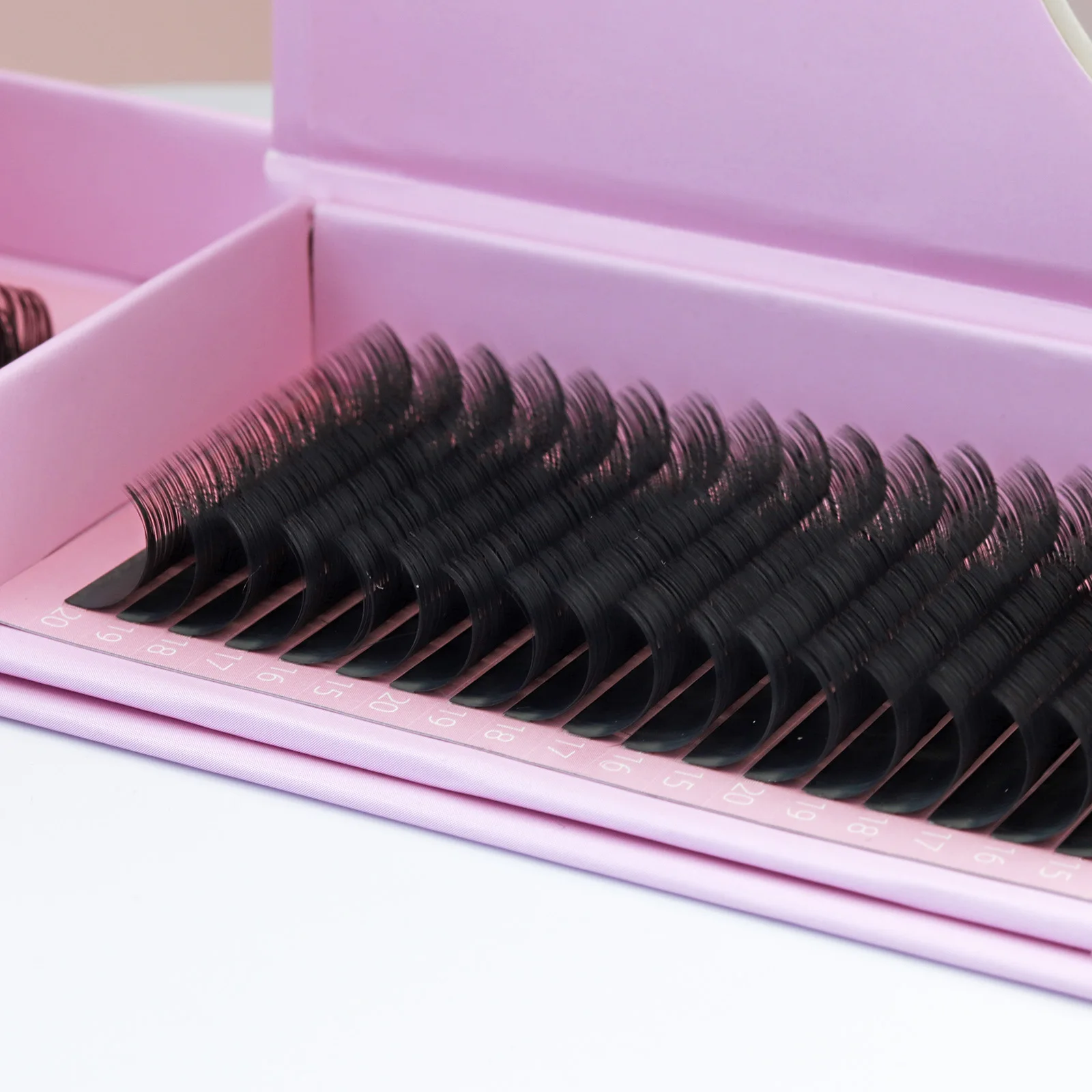 Pbt Material The Best Eyelash Extensions 17mm 25mm Silk Fluffy Lash Extensions Wholesale 0.05 0.07 Cc D Dd Curl Mink Lash Trays
