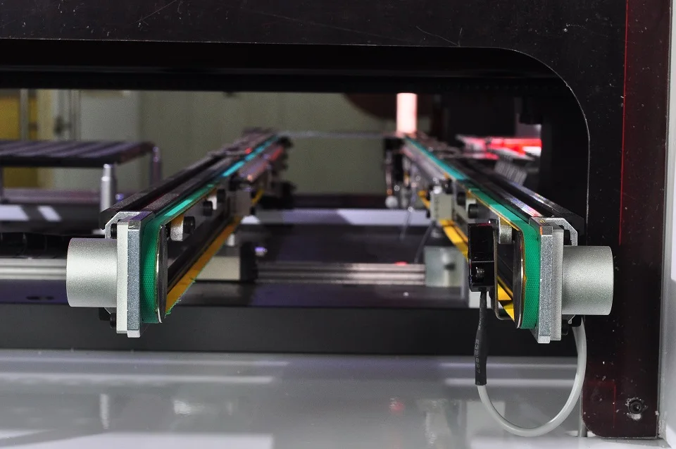 6 Heads SMT Machine With Screw Guider 64 Feeders and 8 Cameras for Pick Place Production