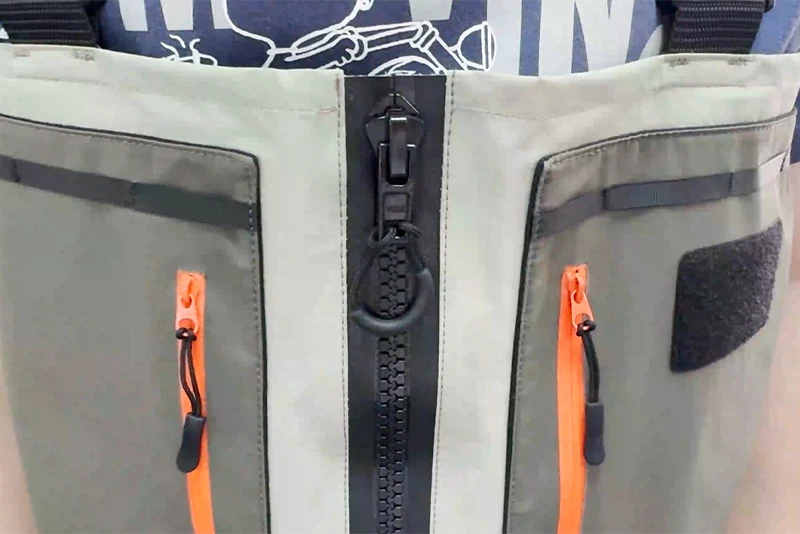 Well-known OEM factory Ykk waterproof zipper 3 layer  Breathable and moisture-permeable fishing wader with Neoprene stocking
