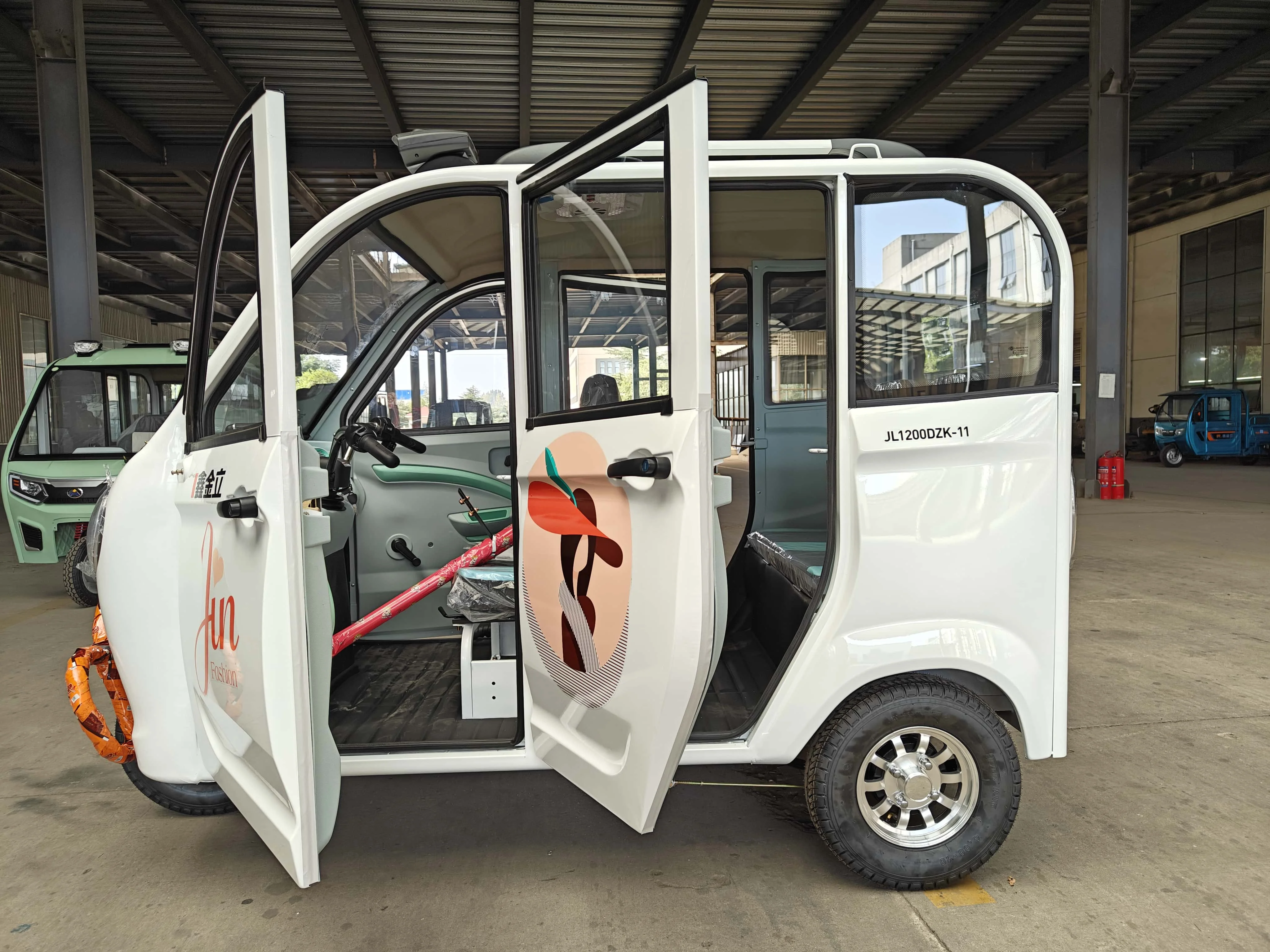 Good Quality 48v 60v 72v 800w 1000w 1200w 1500w 2000w Closed Passenger Three Wheel Electric Tricycle for Urban Commuting