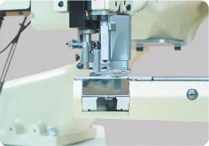 Secondhand Yamato FD62G Siruba D007 With 4 Needle 6 Thread Feed Off Arm Flatseamer Sewing Machine