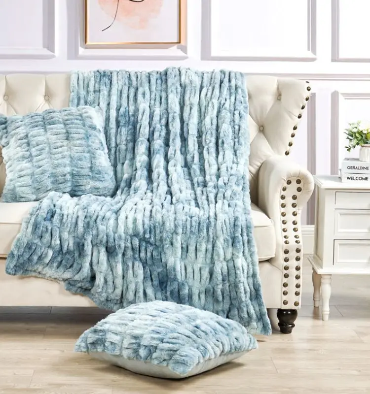 Jacia_Faux_Fur_Throw_(4).jpg