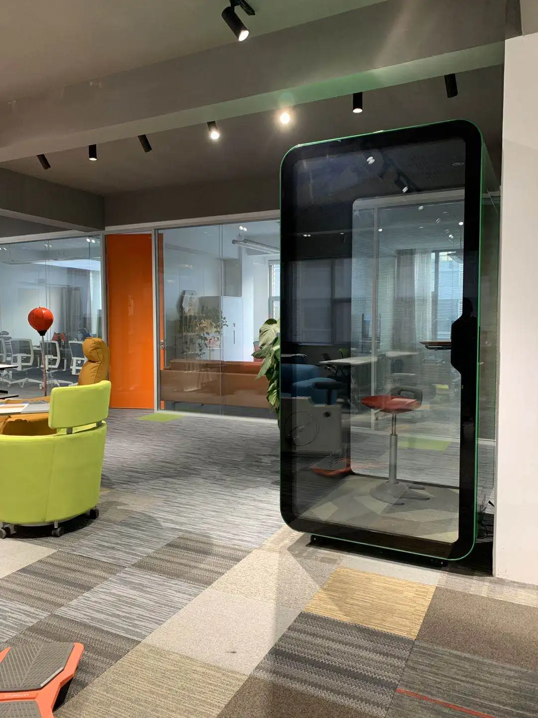 
Sound insulation and noise reduction phone booth wholesale Size 1080X1080X2200cm Custom color 