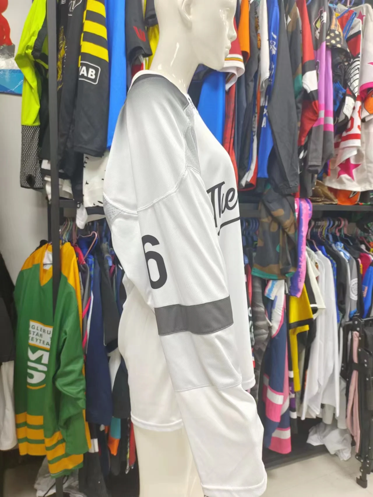 Custom white mesh fabric sublimation breathable loose protective hockey jersey uniform for man woman