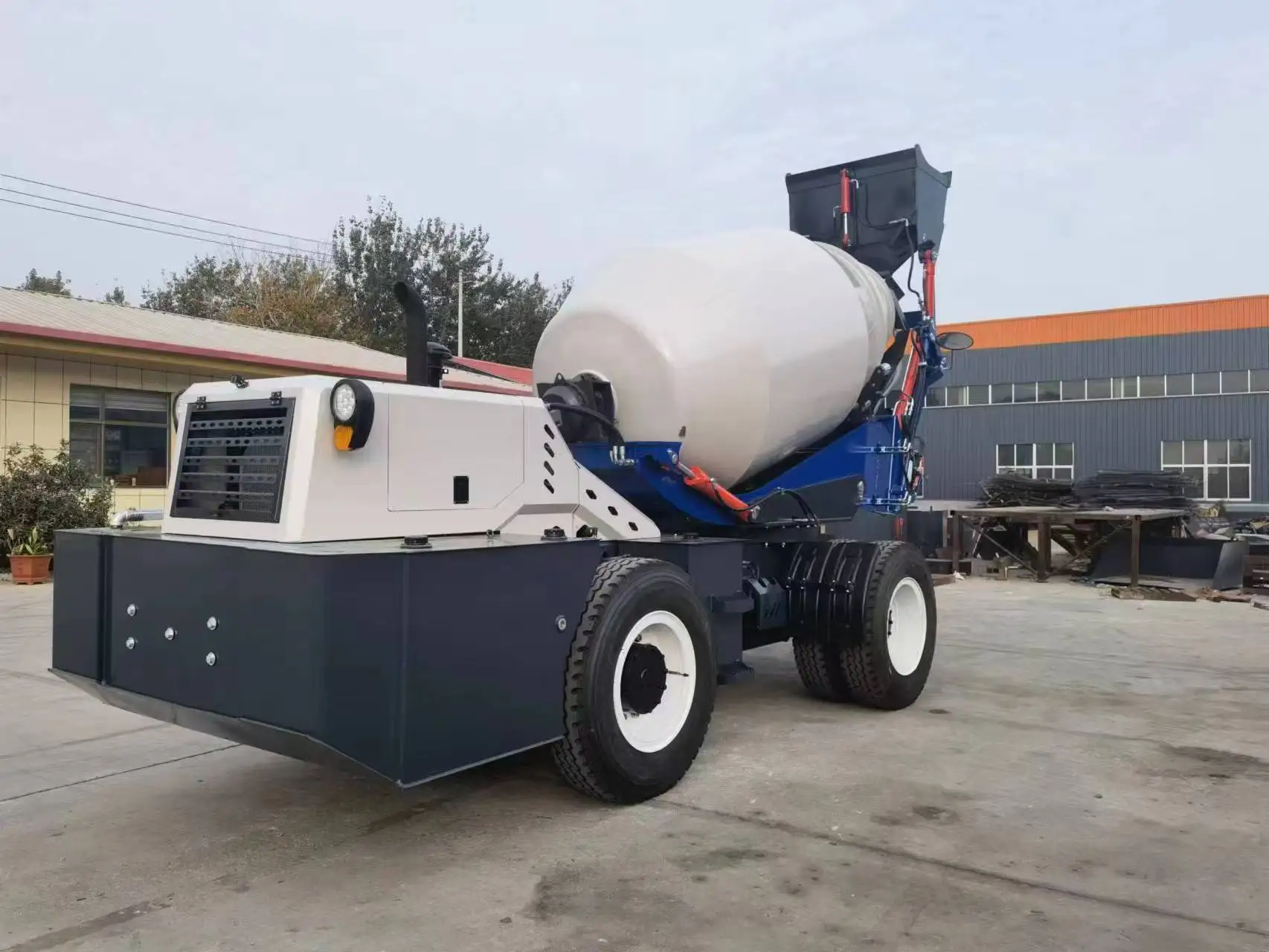 5 Cbm Self-feeding Concrete mixer truck Concrete mixer car