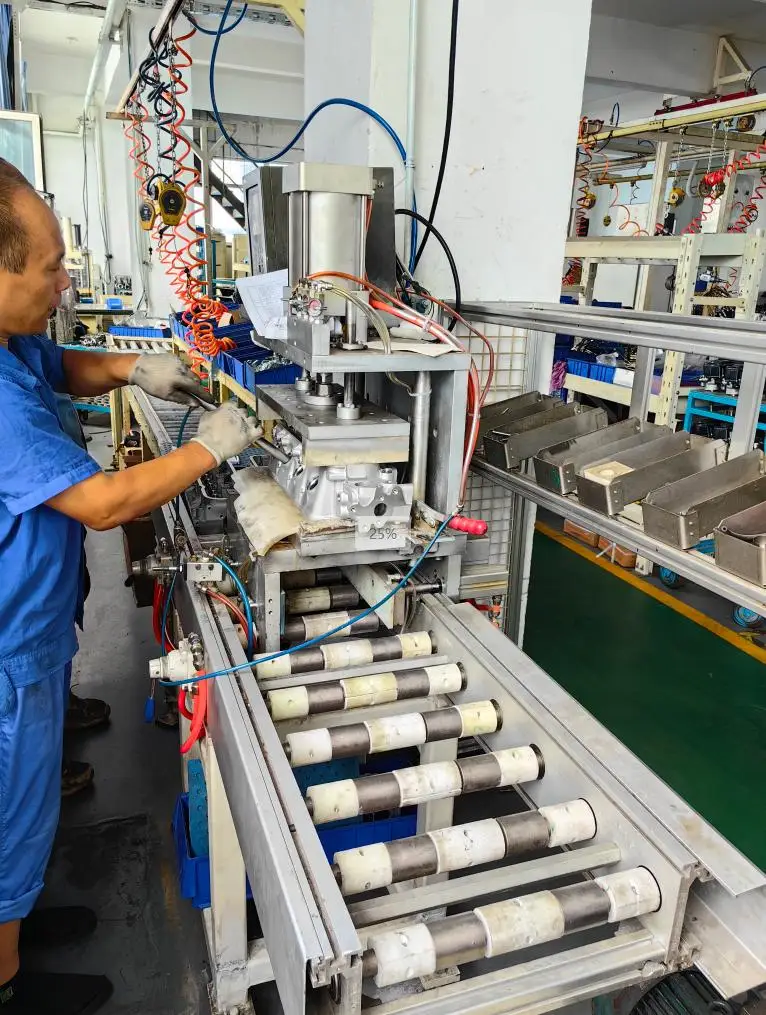 New auto engine parts cylinder head assembly engine cylinder head for 1.5DCI 1461 K9K RENAULT CLIO MEGANE LOGAN DUSTER KANGOO