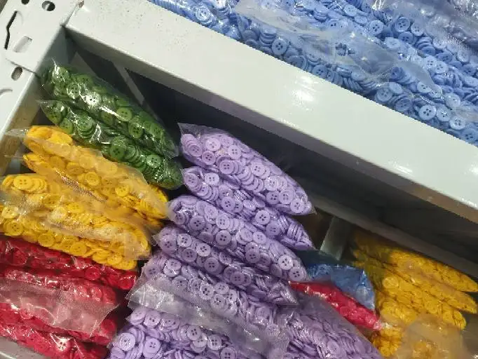 custom wholesale colorful plastic shirt buttons 4 holes button for shirts