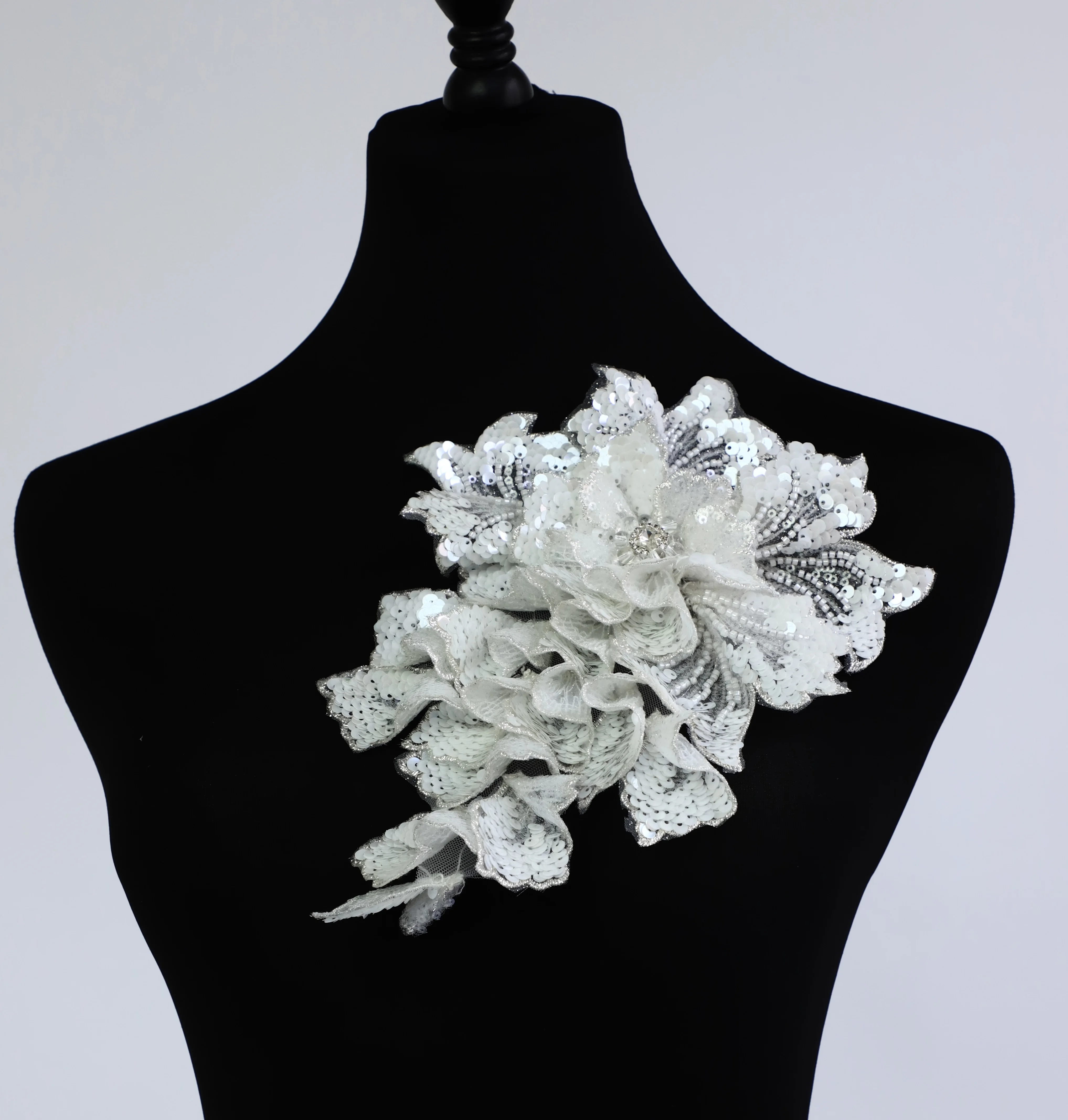 LQ008 White Customized Korean Fashion Embellishments Hand Work Embroidery Fashion Garment Accessories