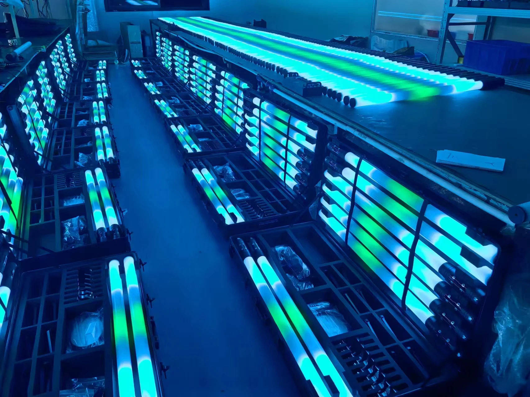 Battery Pixel Led 360 RGB Tube Light IP65 design with ArtNet 8ps packed with case and lifting stand