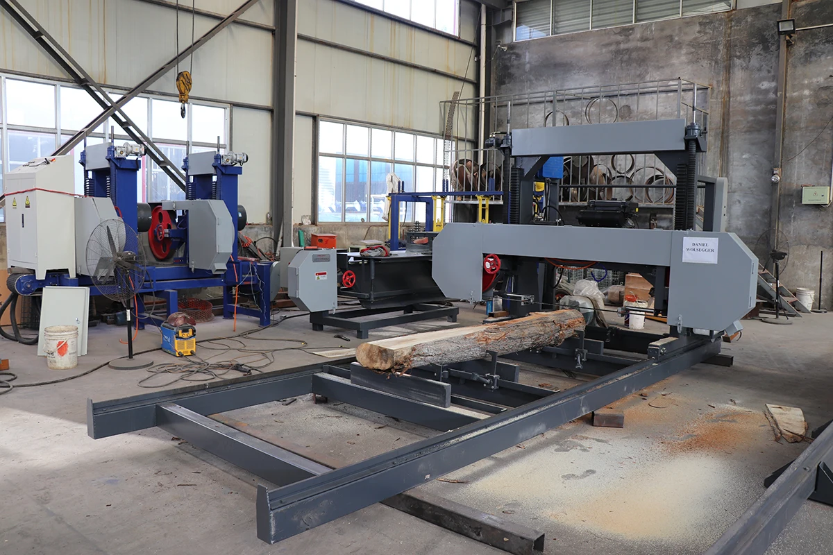 Hydraulic Horizontal Portable Wood Production Line Gasoline Sawmill In Band Saw machine