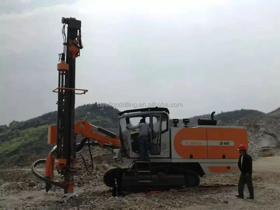 ZEGA D440 421 422 Copper Open Pit Blasting Holes Mining Integrated Surface DTH Drilling Rig for Ircon Ore Site