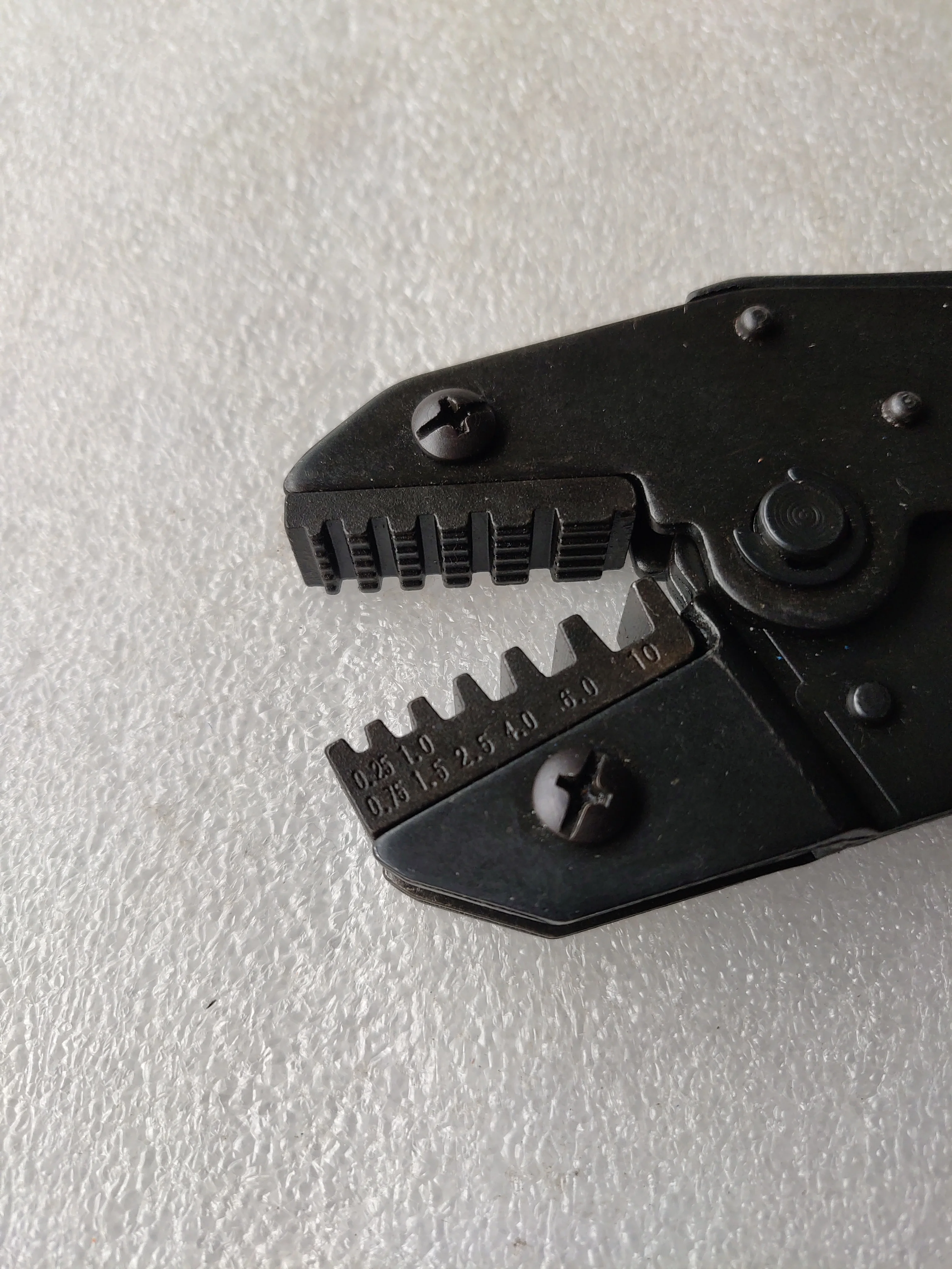 TC-10 Insulated And Non-Insulated Sleeve Crimping Tool