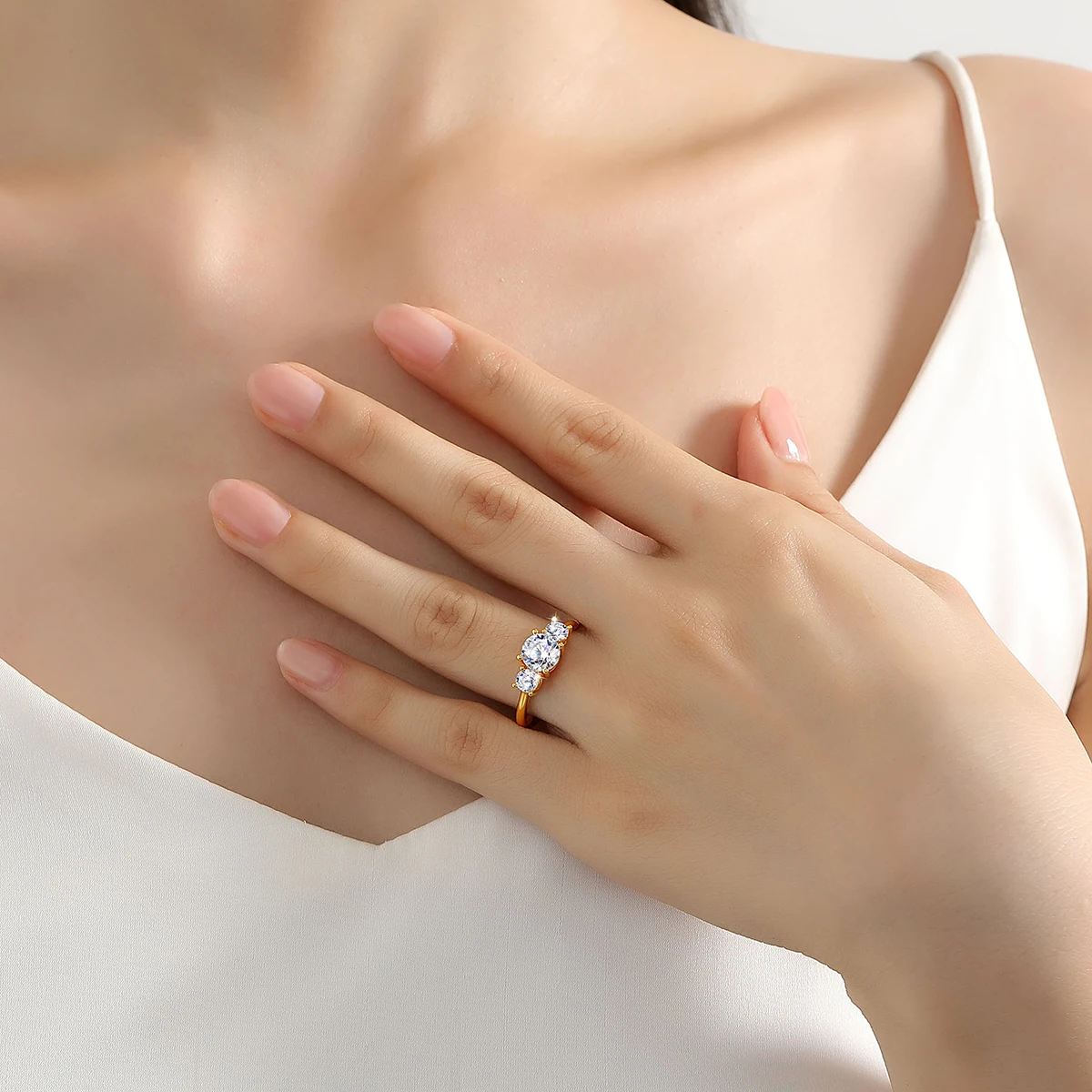 Classic 3 Stone Design Fine Jewelry Moissanite Engagement Wedding Ring Woman Hollow Genuine 18K Gold Rings Bijoux