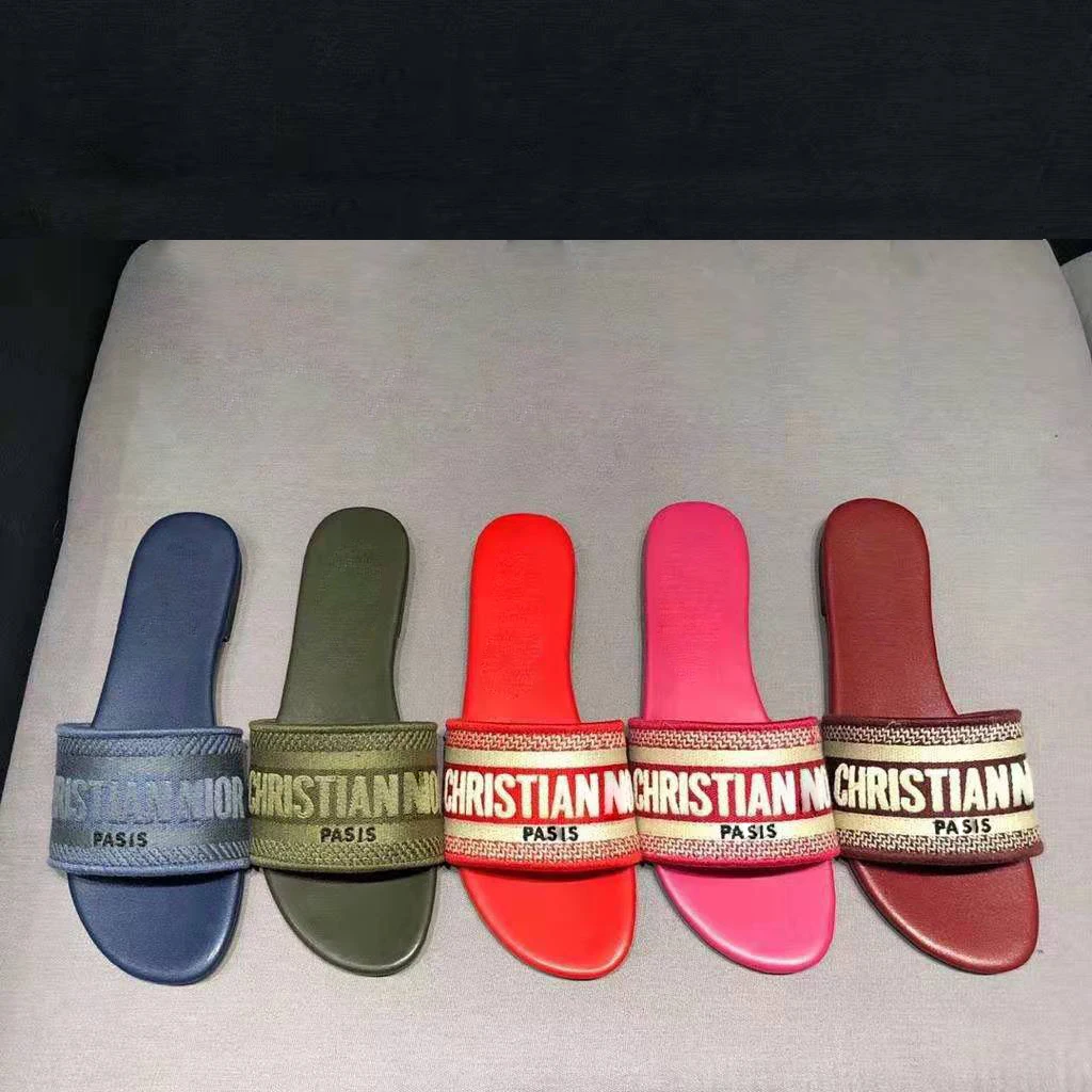 
2021 New Trendy Sandals Arrival Summer Ladies Beach Casual Anti-Slip Breathable Crystal Slides Fashion Design Jelly Sandals 