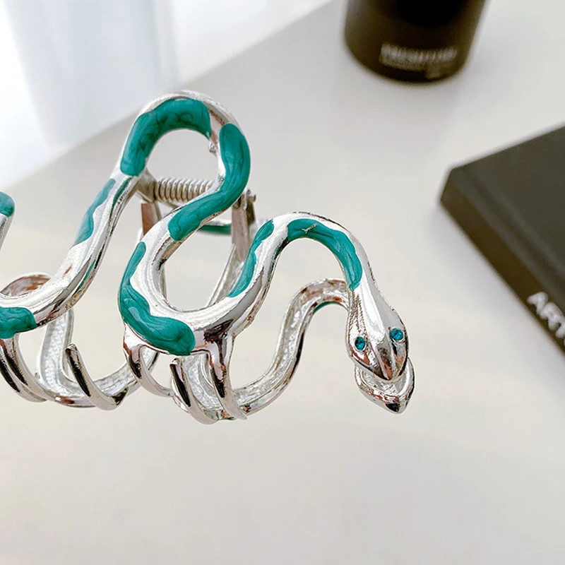 Ins Hot Selling Metal Snake Shape Animal Hair Accessories 10.5cm Large Cold Wind Hair Claw Clips For Women
