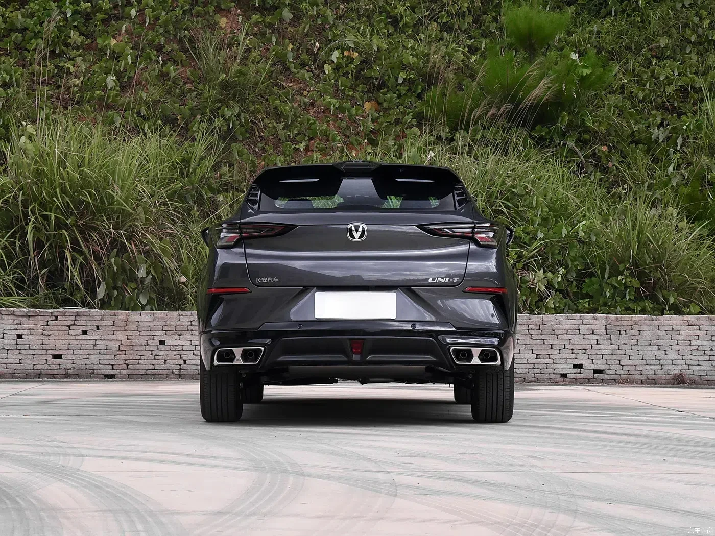 Ограниченный популярный бензиновый внедорожник Changan UNI-T 1 5 т 188 л.с. L4 2023 второго поколения подержанных автомобилей оптом