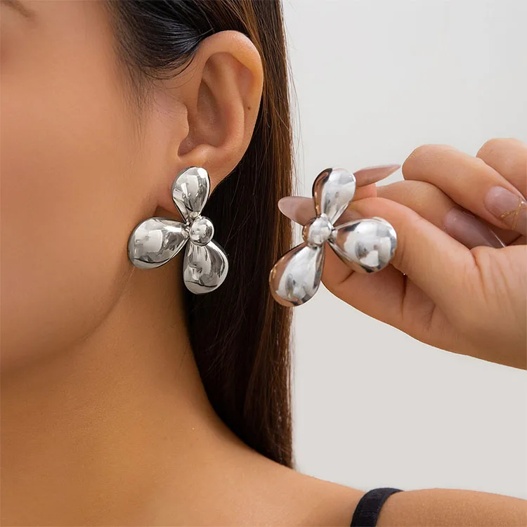 1 Pairs Exaggerated French Disc Metal Large Gold Earrings Simple Irregular Texture Earrings Fashion Jewelry Earrings for Women