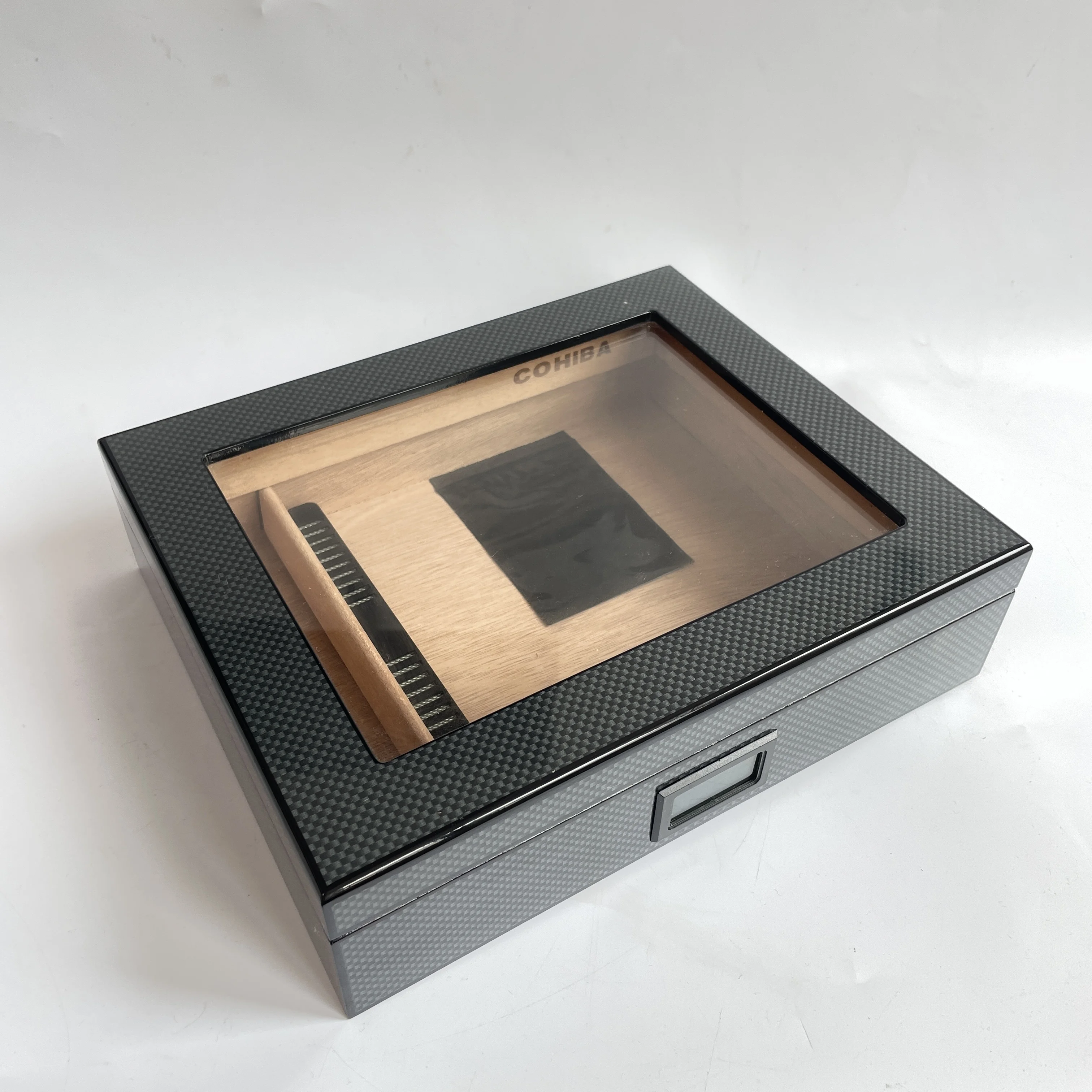 Wholesale Customized Branded Luxury MDF Black Wooden Storage Case Packaging For Cigar Box Humidor box.