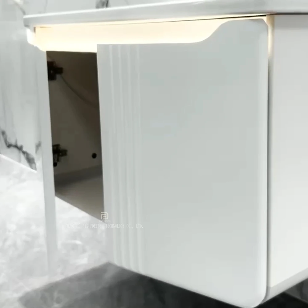 High Quality Modern Design Wall Mounted Mirrored Bathroom Vanity Plywood Bathroom Cabinet for Hotel
