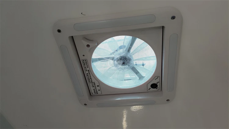 YITUO 3 stalls mobile toilets cabin movable container fiberglass high quality manufacturer camping restroom trailer