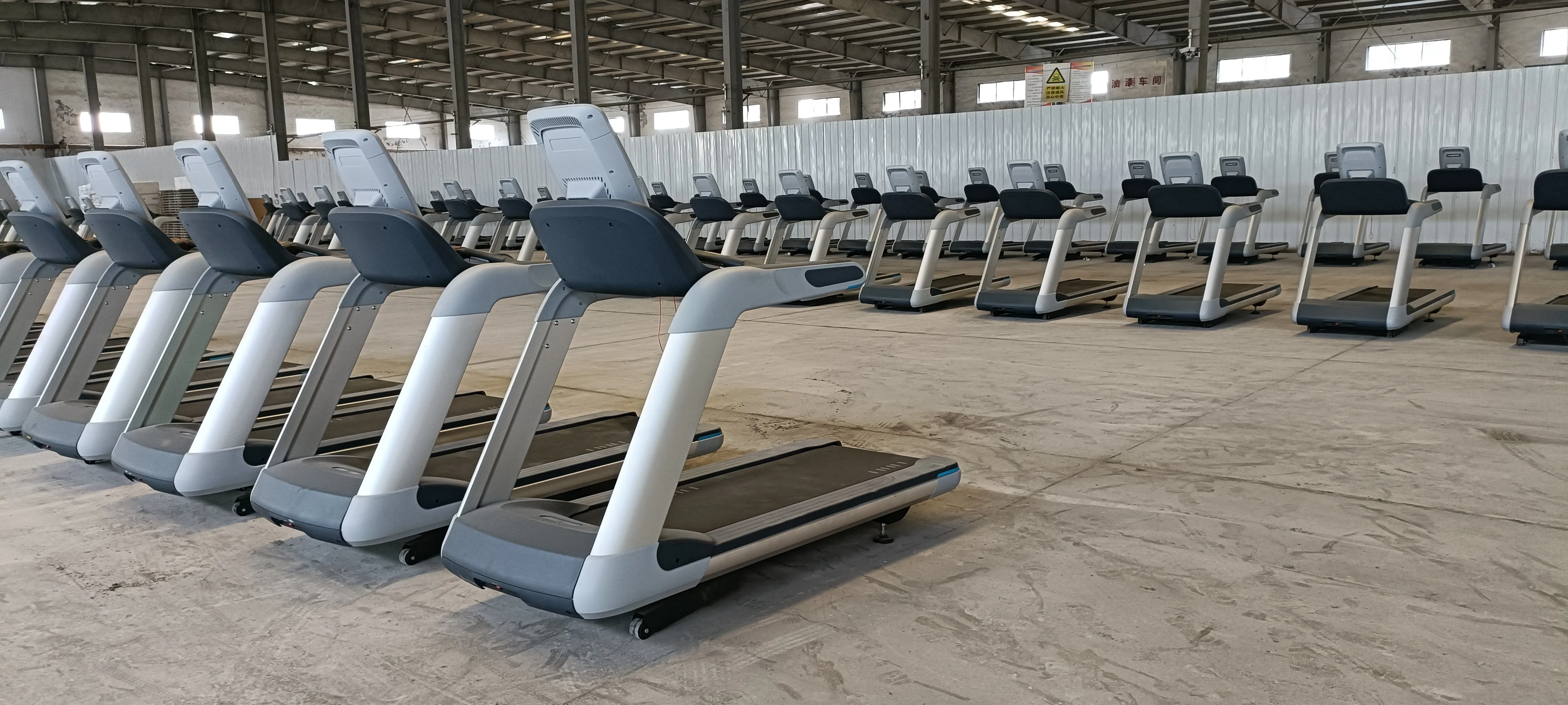 Low Configuration Cardio Training Commercial Motorized 3HP LED and LCD Screen Treadmill For Gym