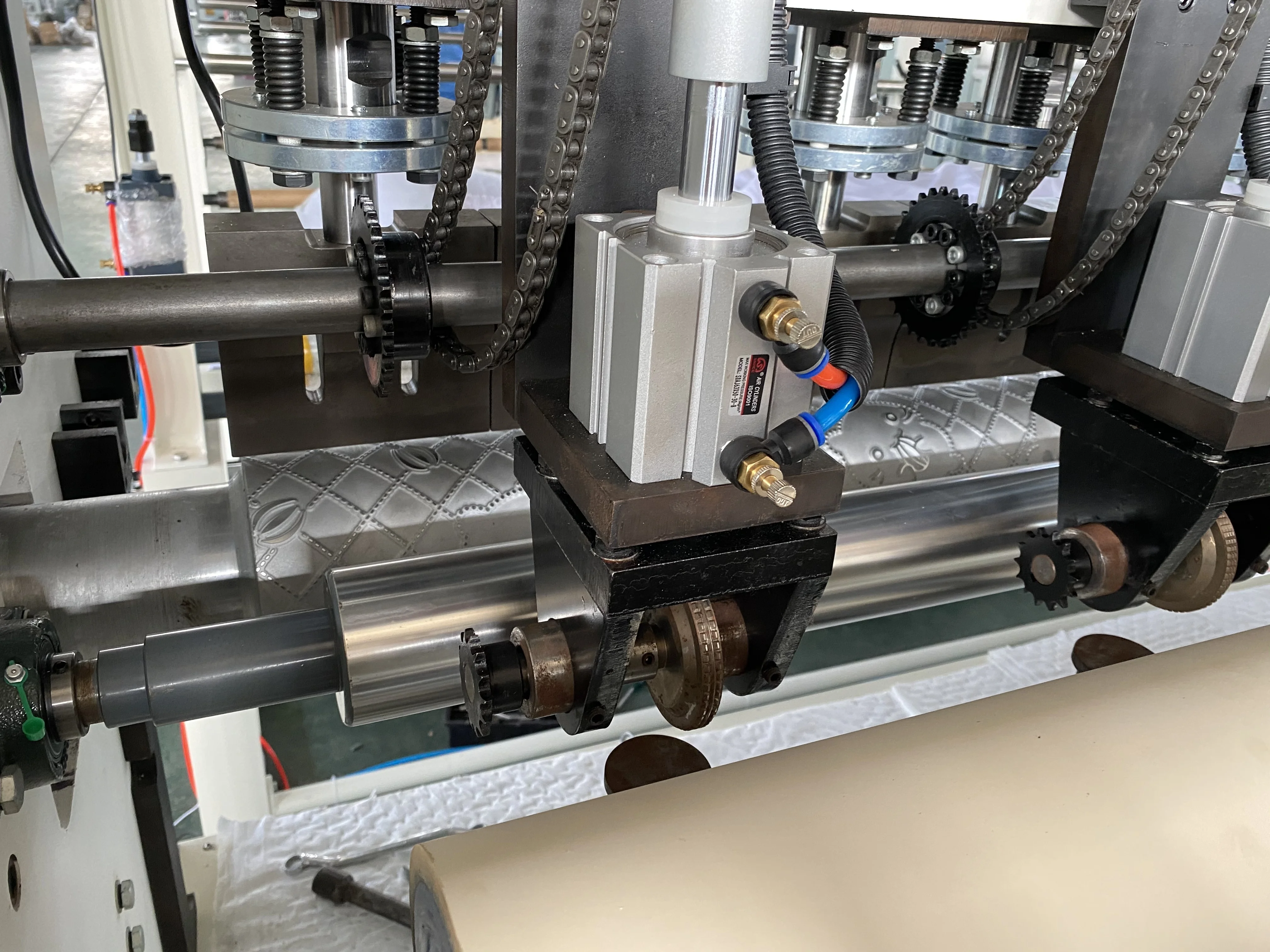 Xiehe-High Quality Custom Ultrasonic Embossing Automatic Quilting Sewing Machine