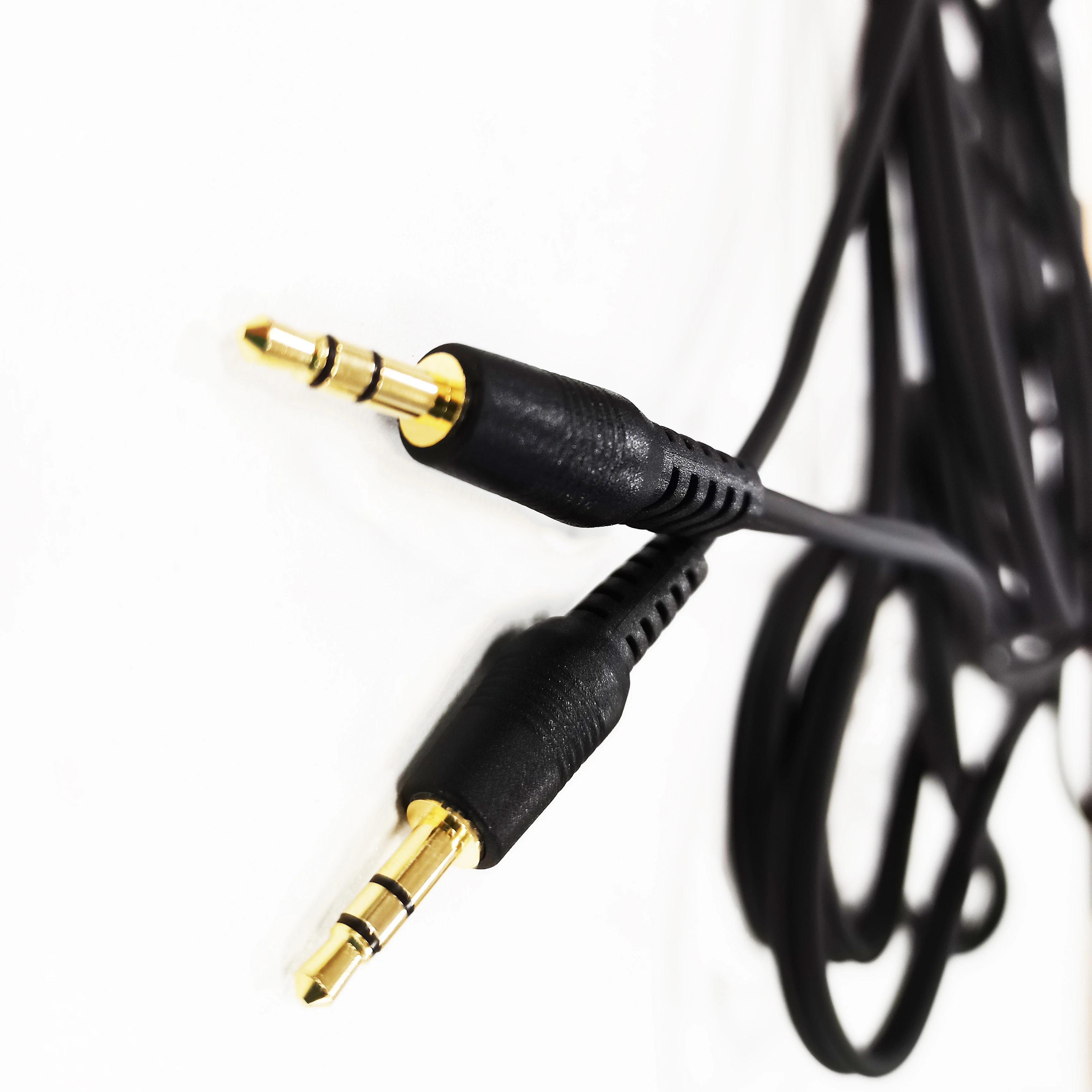 Hot Selling 3.5mm Car Aux Audio Cable Premium Wholesale 1m 3.5mm Car Aux Cable For Iphone To 3.5mm Male Aux Cable