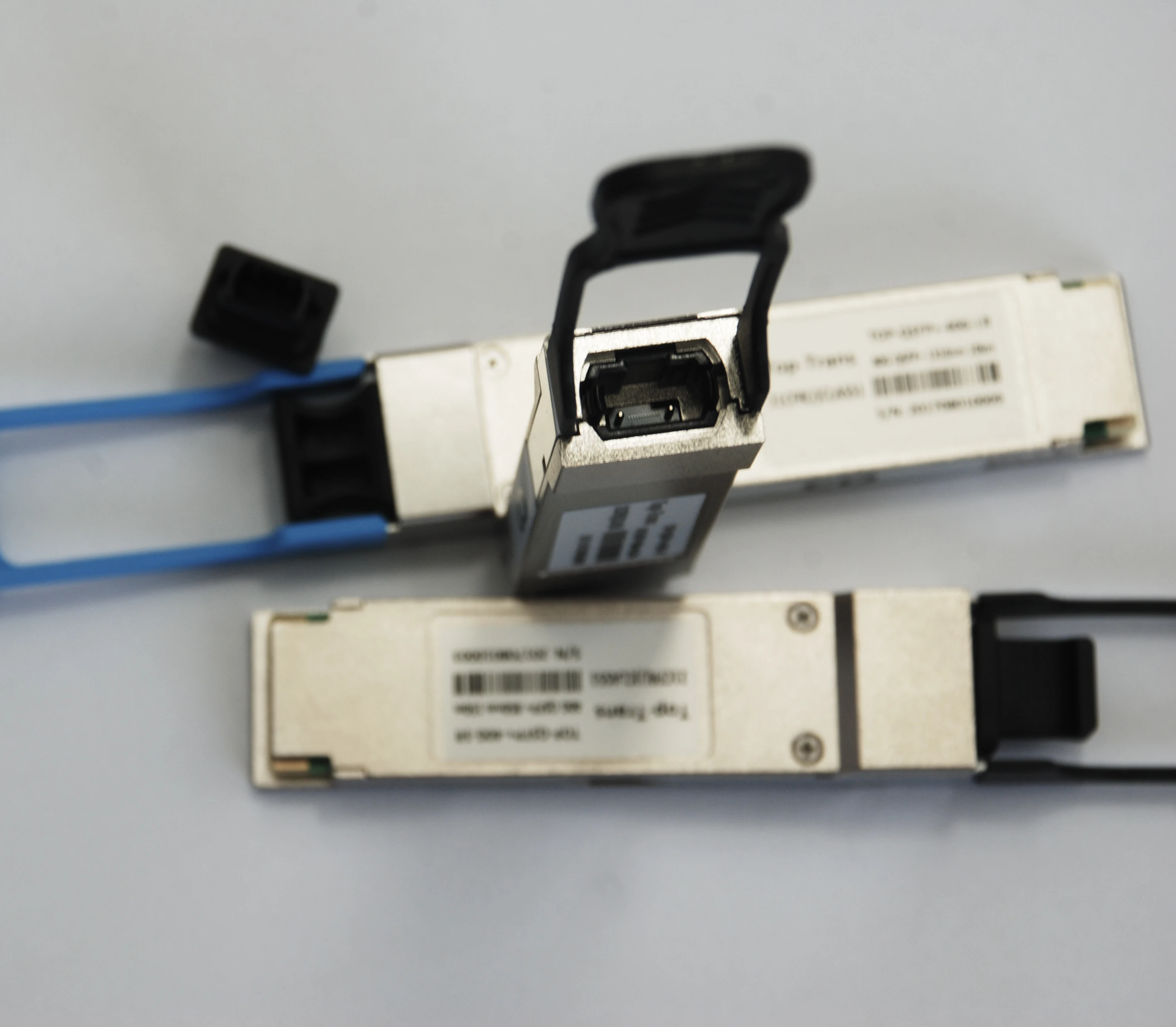  Совместимый с Juniper 740-032986 REV 01 150m AVAGO 40GBASE-SR AFBR-79E4Z-D-JU1 Transceiver