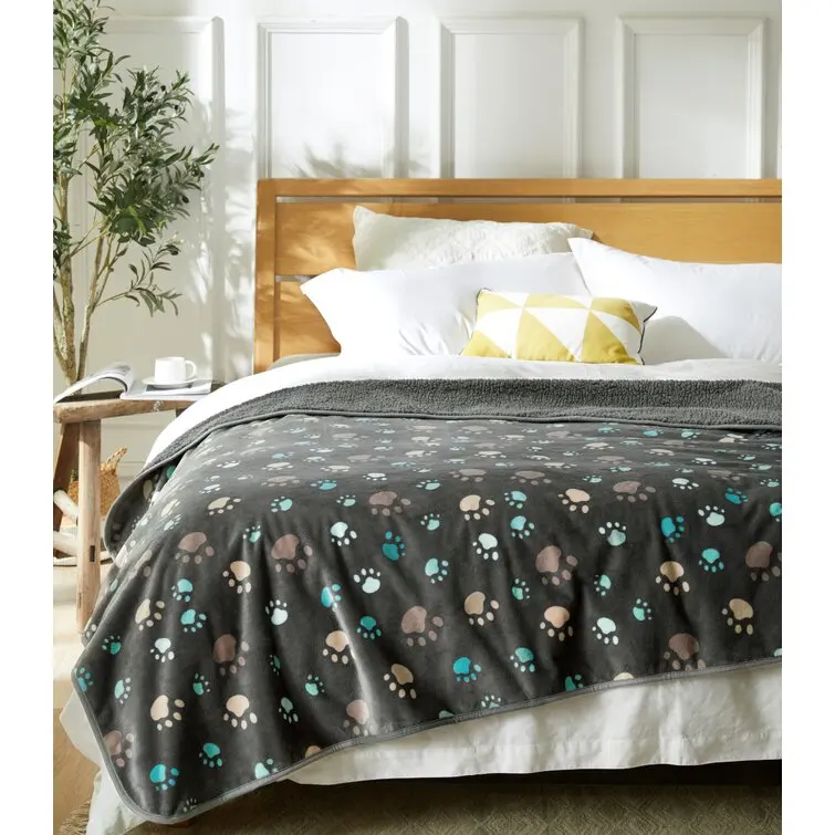 Factory Wholesale Customizable Luxury Soft Flannel Sherpa Fleece Bed Blanket Waterproof Dog Paw Printing Blanket For Dog Nap