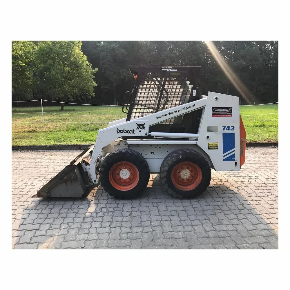 Б/у погрузчик с бортовым поворотом Bobcat 743 от AUM