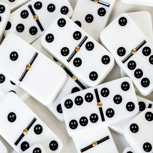 Professional Chinese contract manufacturer for urea tiles domino set custom dominoes