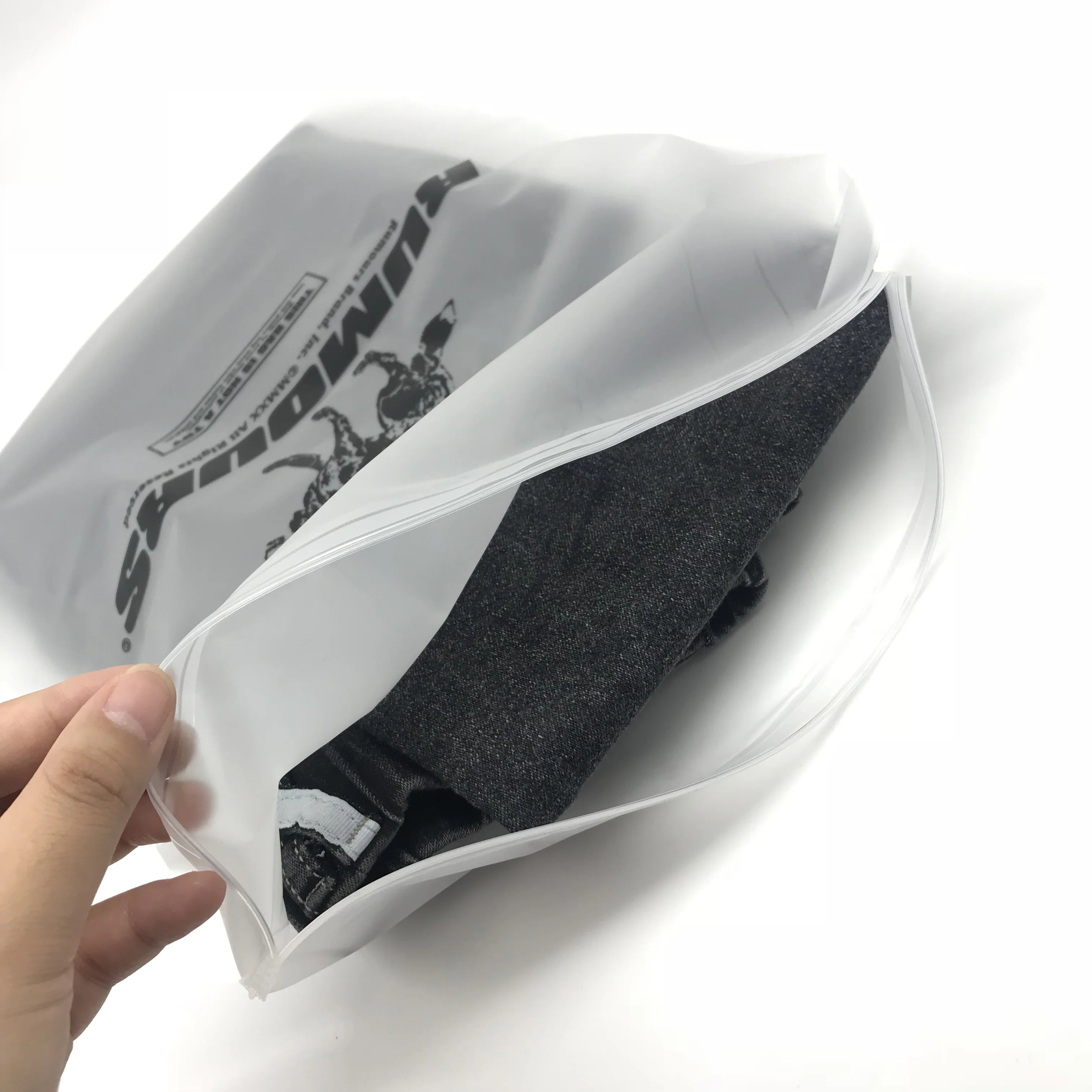 Небольшие повторно закрывающиеся матовые полиэтиленовые пакеты CPE с застежкой-молнией