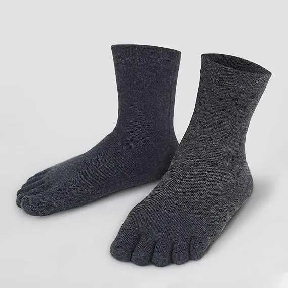 Quick Drying Customization OEM Logo Thin Cool Black White Solid Casual Autumn and Winter Thick Pure Cotton Toe Socks Men Socks