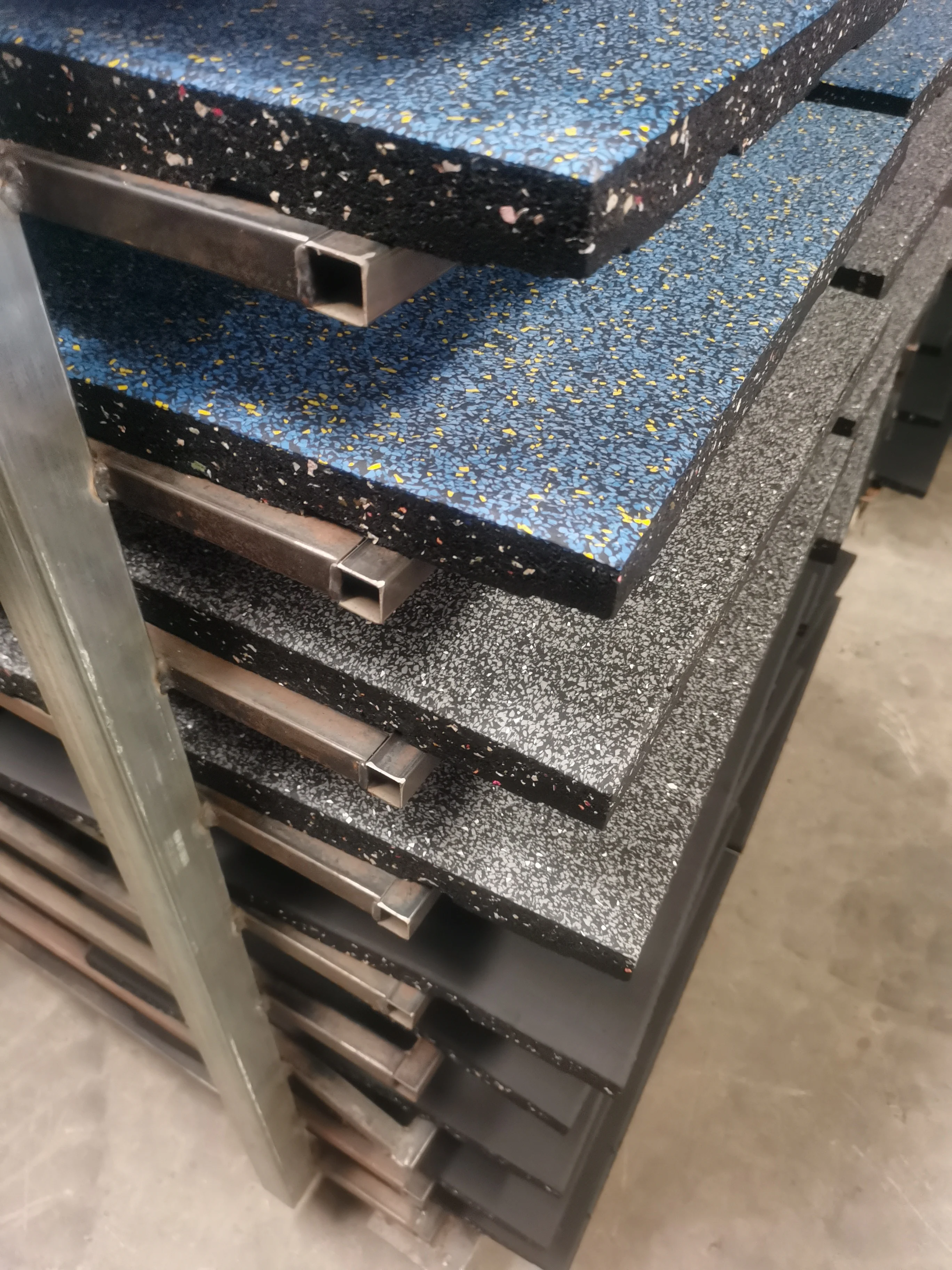 Factory direct sales crump tyre rubber granulate gym floor mat rubber flooring