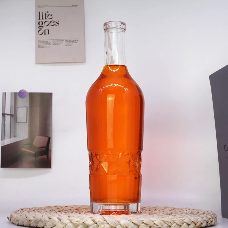 Multi functional 750ml vodka bottle glass bottle custom engraved label red wine with cork