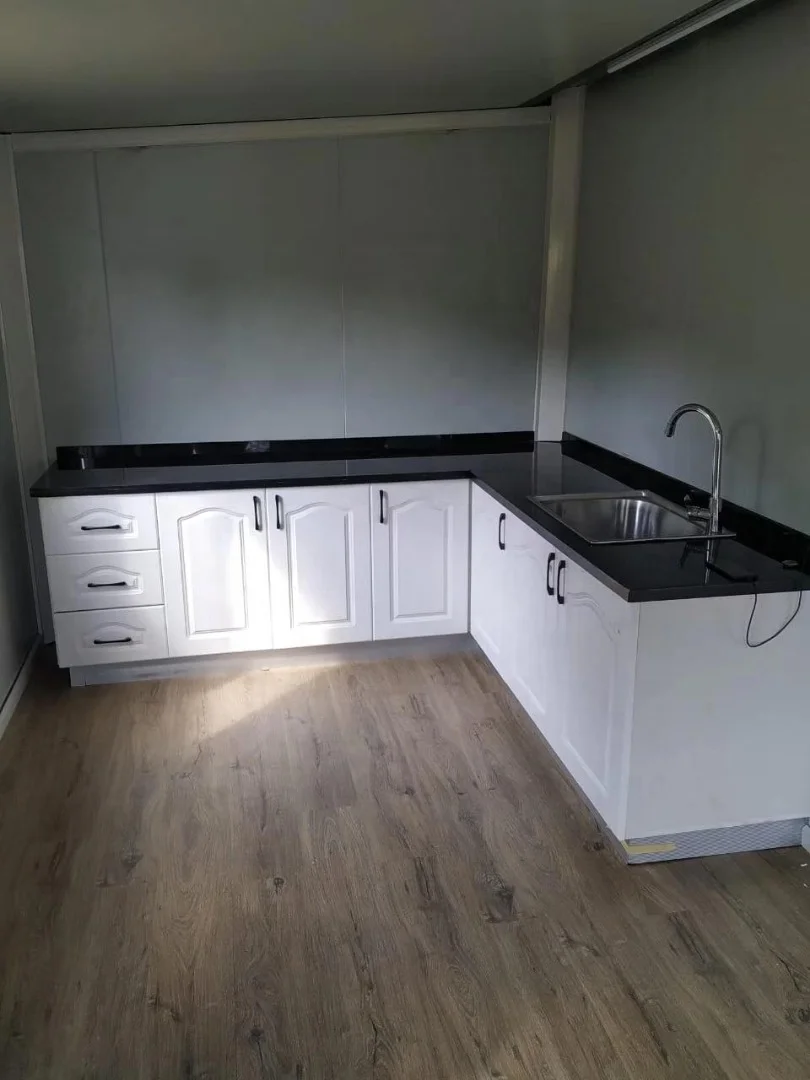 Best Seller Expandable Prefabricated CE Certified Easy to Transport and Install Foldable Container House Steel Door Modern