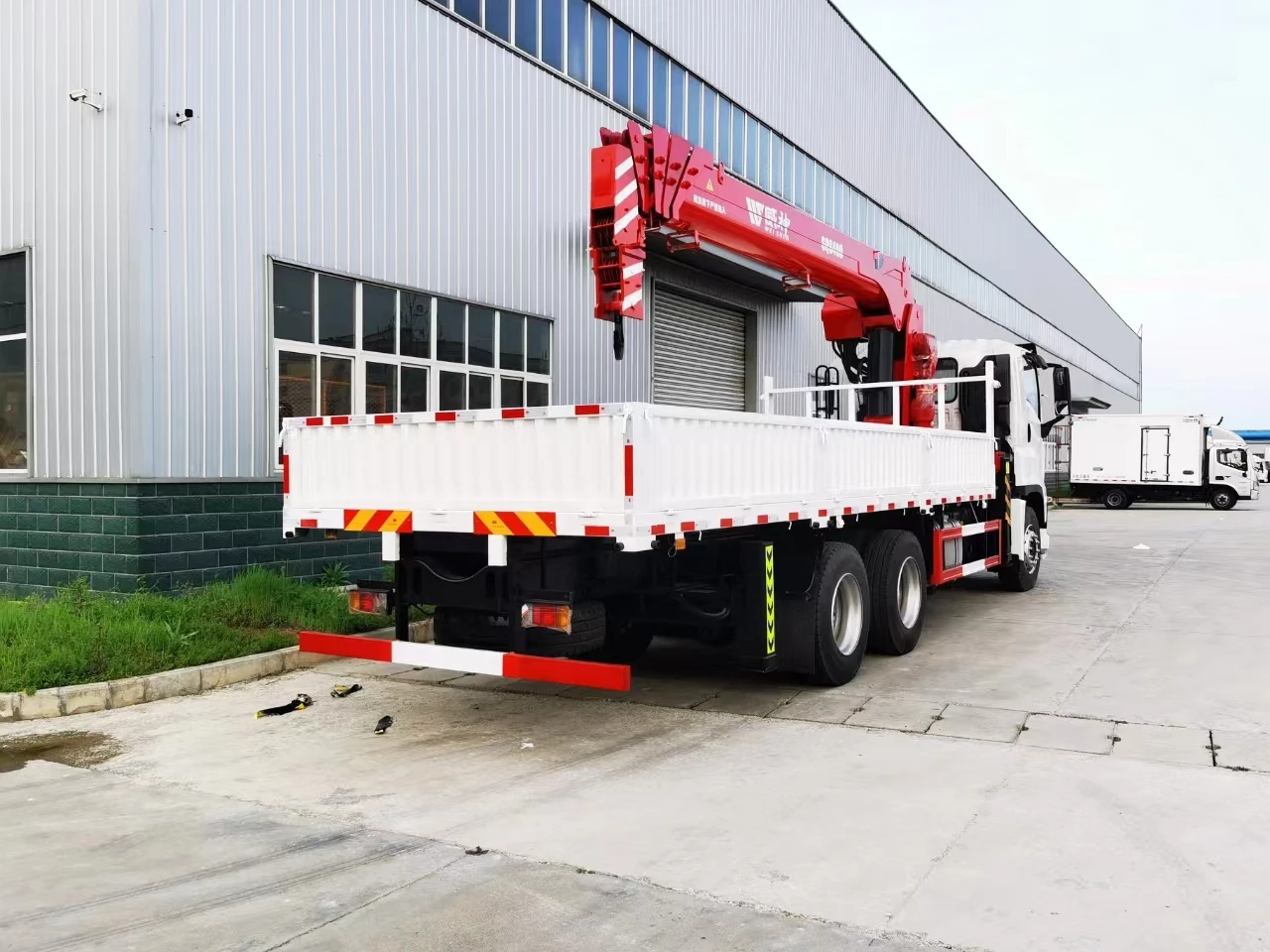 Низкая цена шасси Isuzu 6*4 грузовой мобильный кран с краном