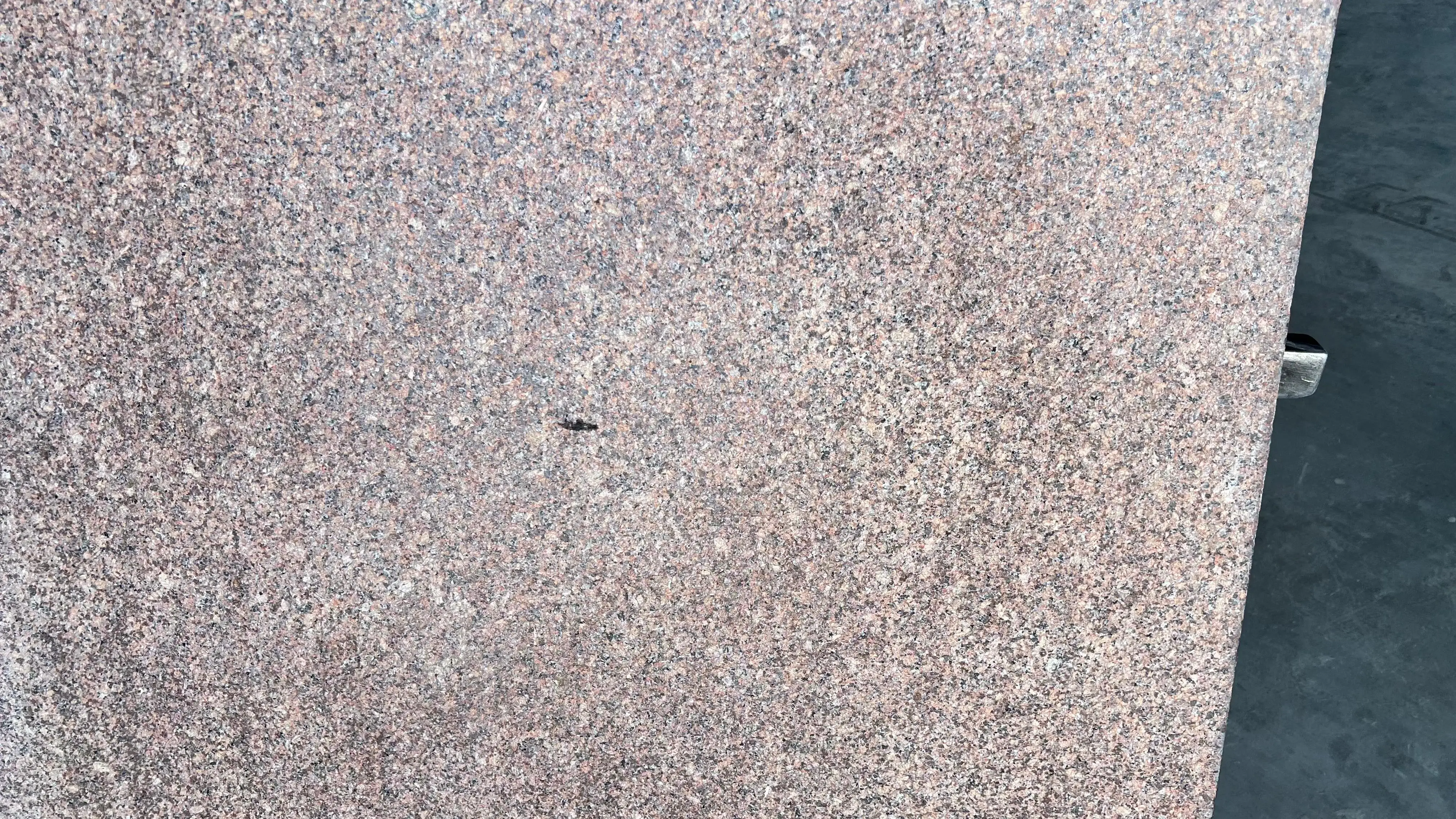 Weatherproof Kharda Red Polished Flamed Granite with Long-Lasting Shine for Building Facades and Elegant Flooring Solutions